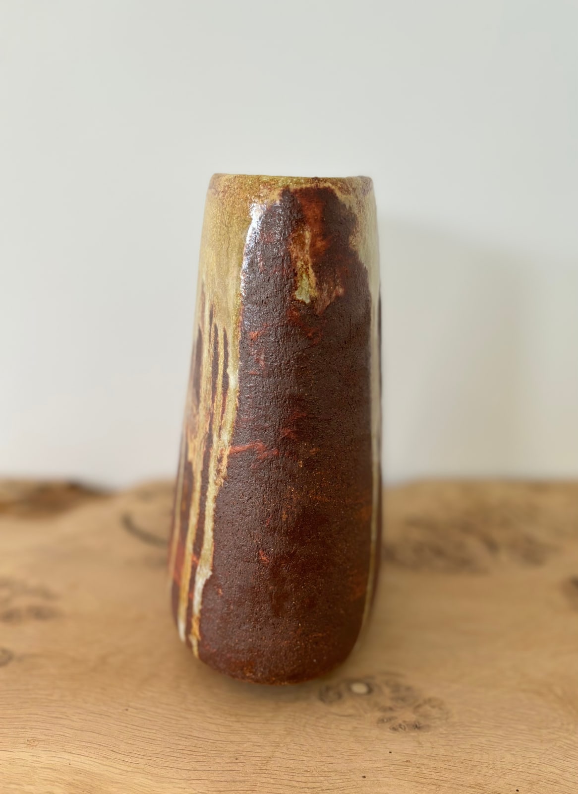 ARD, Brown vase with white drip, 2022