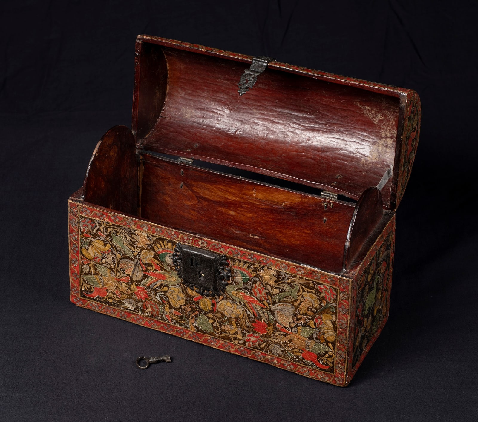ANONYMOUS, Barniz de Pasto Chest