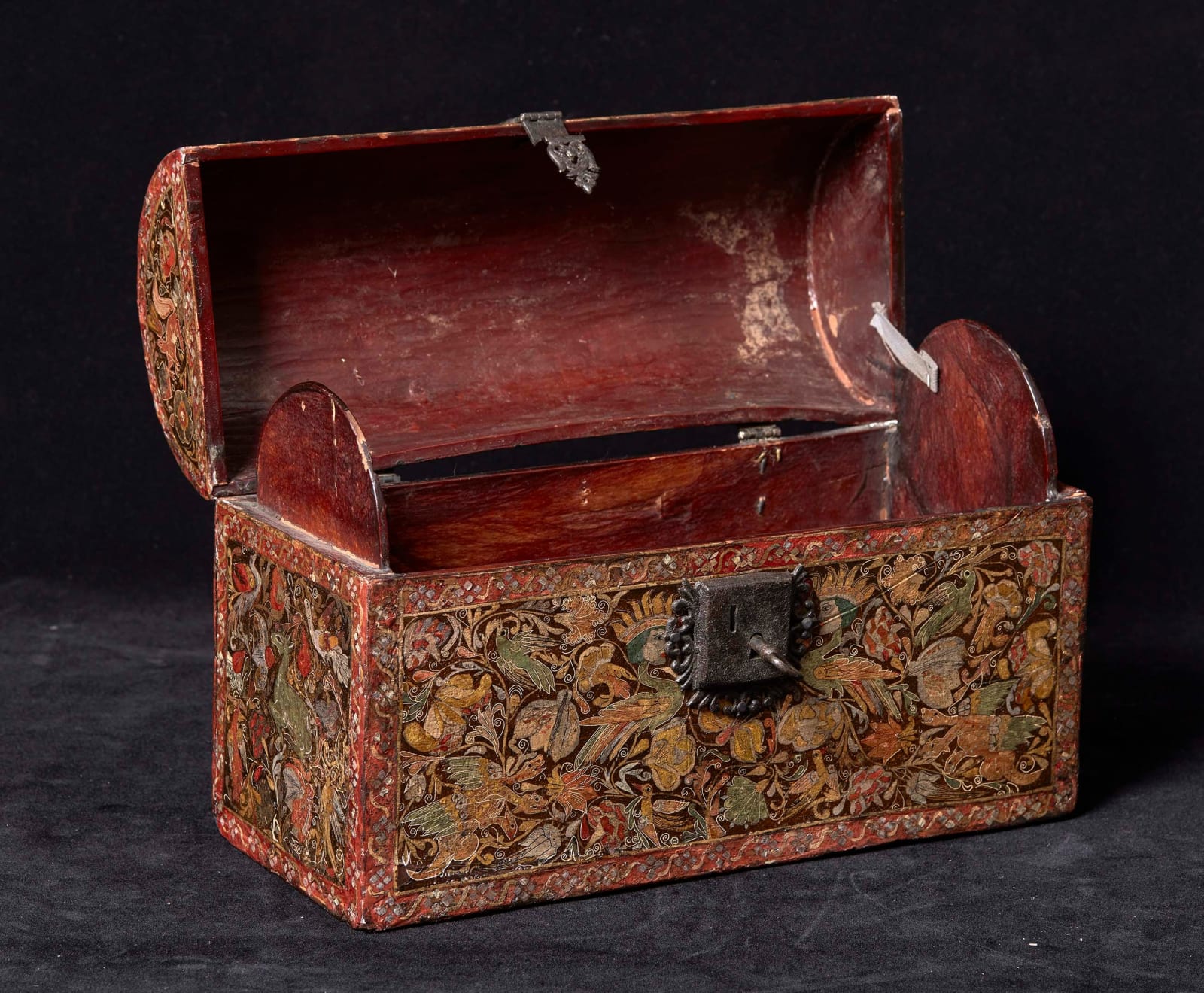 ANONYMOUS, Barniz de Pasto Chest