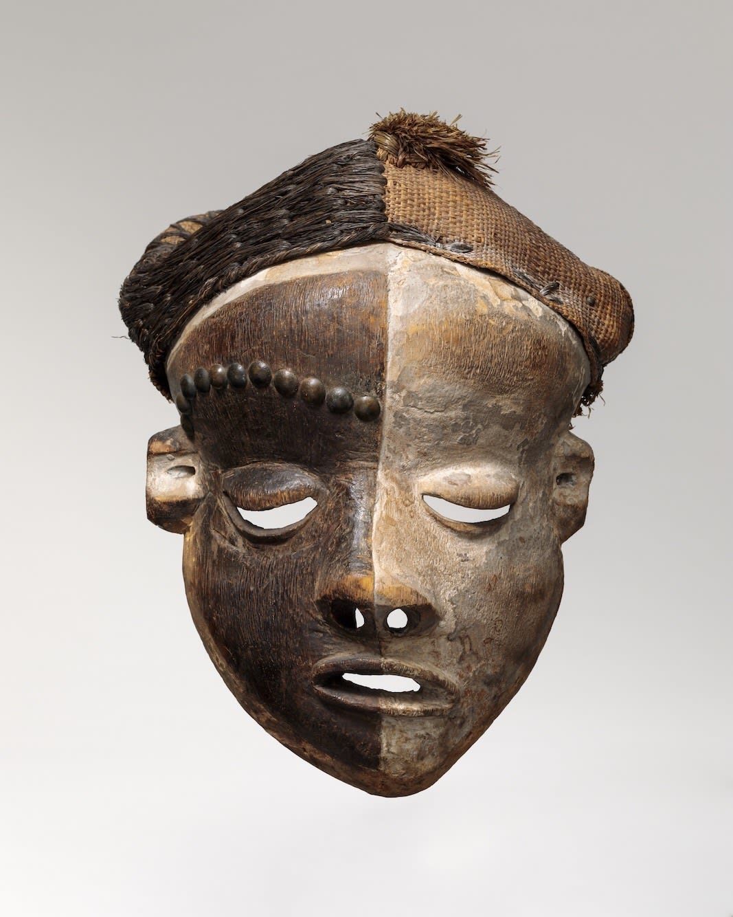 PENDE ARTIST, Mask, Democratic Republic of the Congo. Late 19th - early 20th century