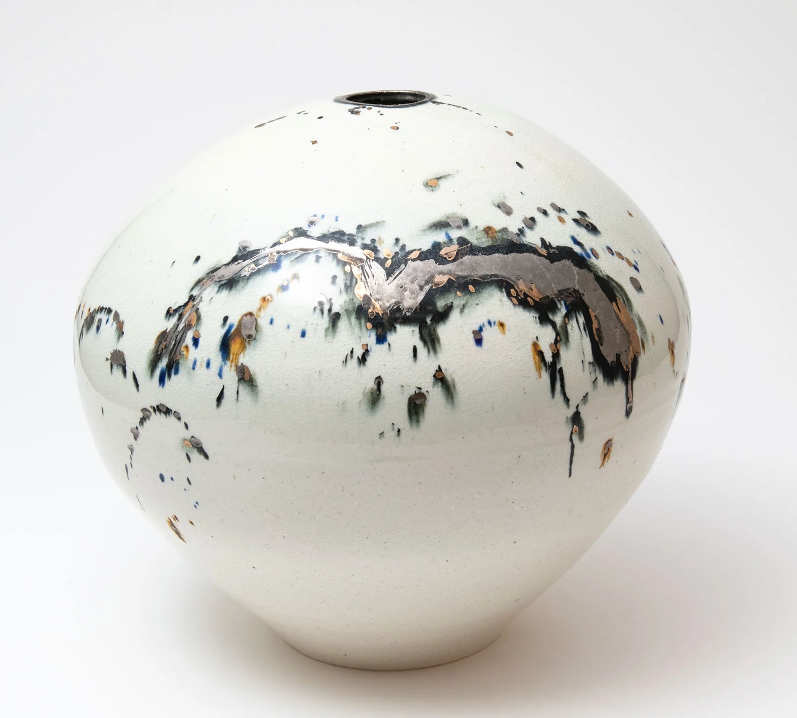 Lee Kang-Hyo, Moon Jar, 2022