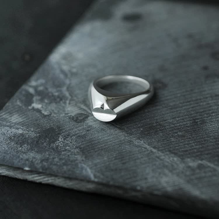 Cynthia Nge, Small Kiss Ring, 2023