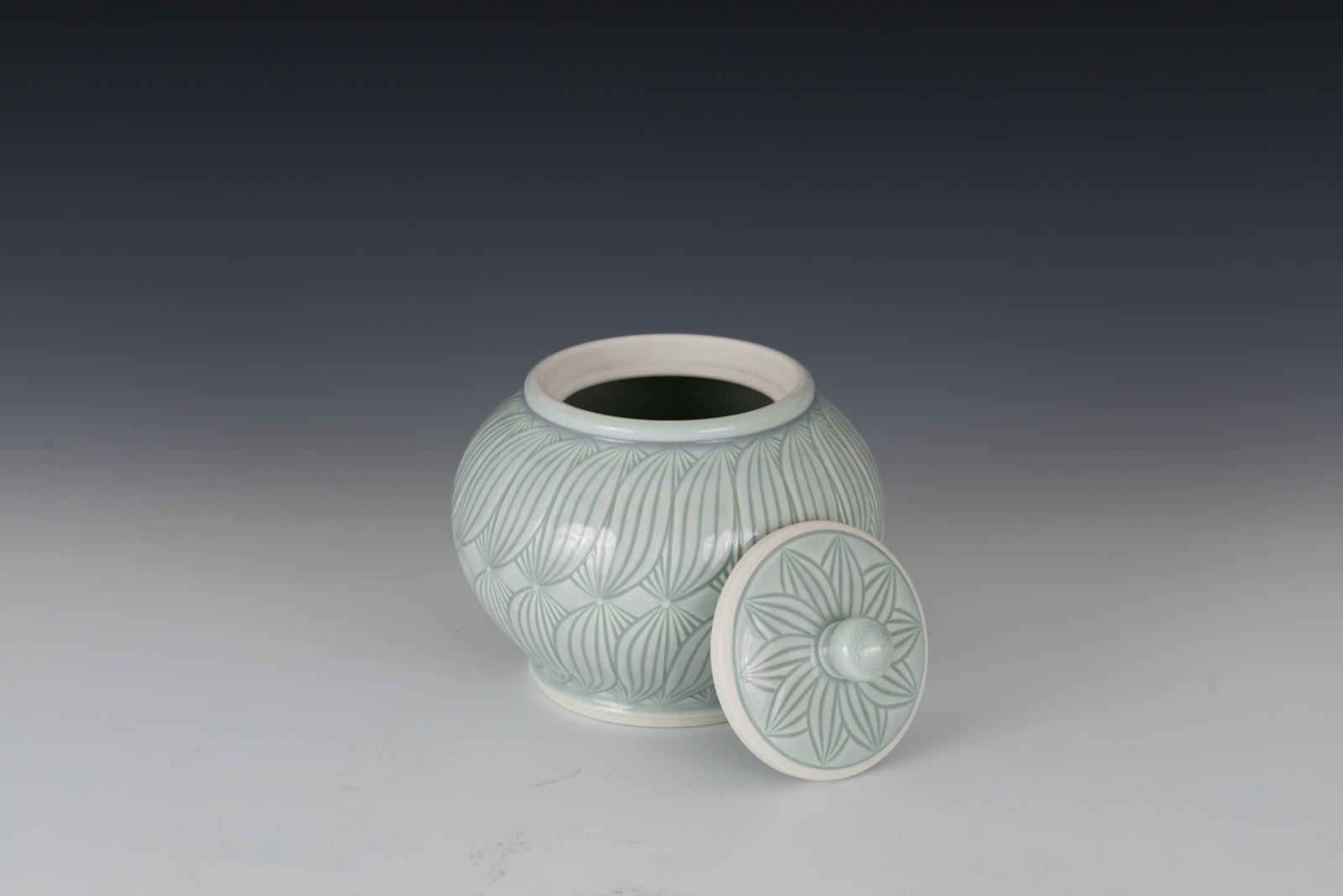 Adam Field, Small Covered Porcelain Jar
