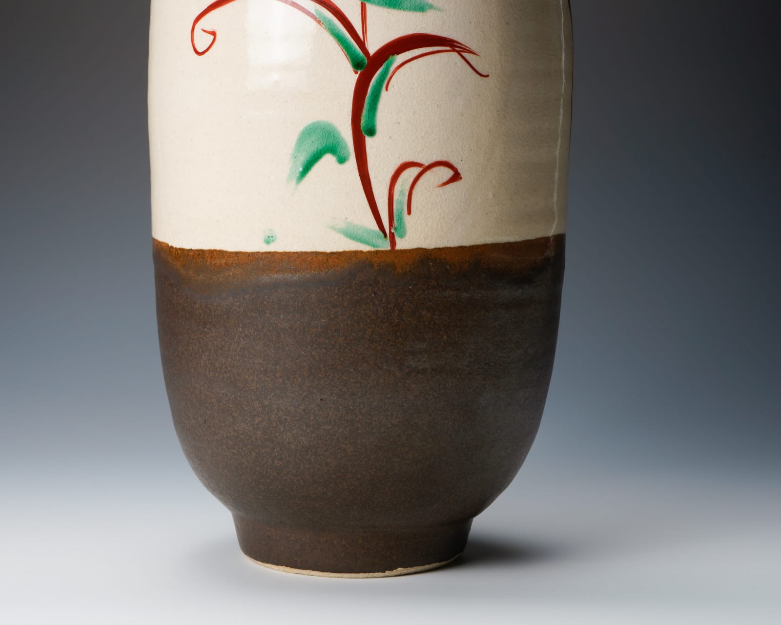 FUJIMOTO YOSHIMICHI (NŌDŌ) 藤本能道, Flower vase with Aka-E designs