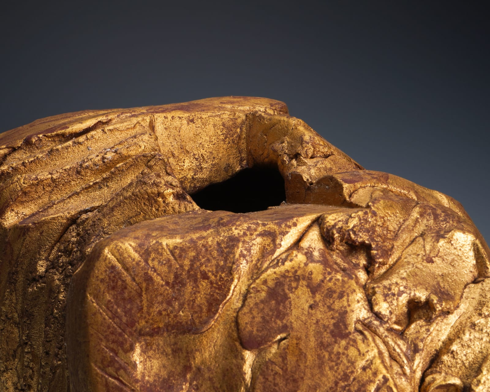 Ishihara Shoji 石原祥嗣, Flower vessel with gold glaze, 1993