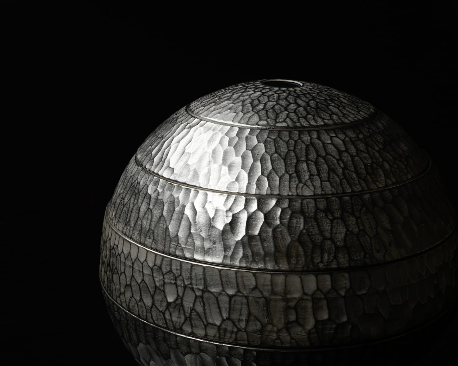 Terauchi Shinji 寺内信二, Five-tiered moon shaped bowl with silver and hammered texture finish 本銀彩槌目珠型五段重, 2024