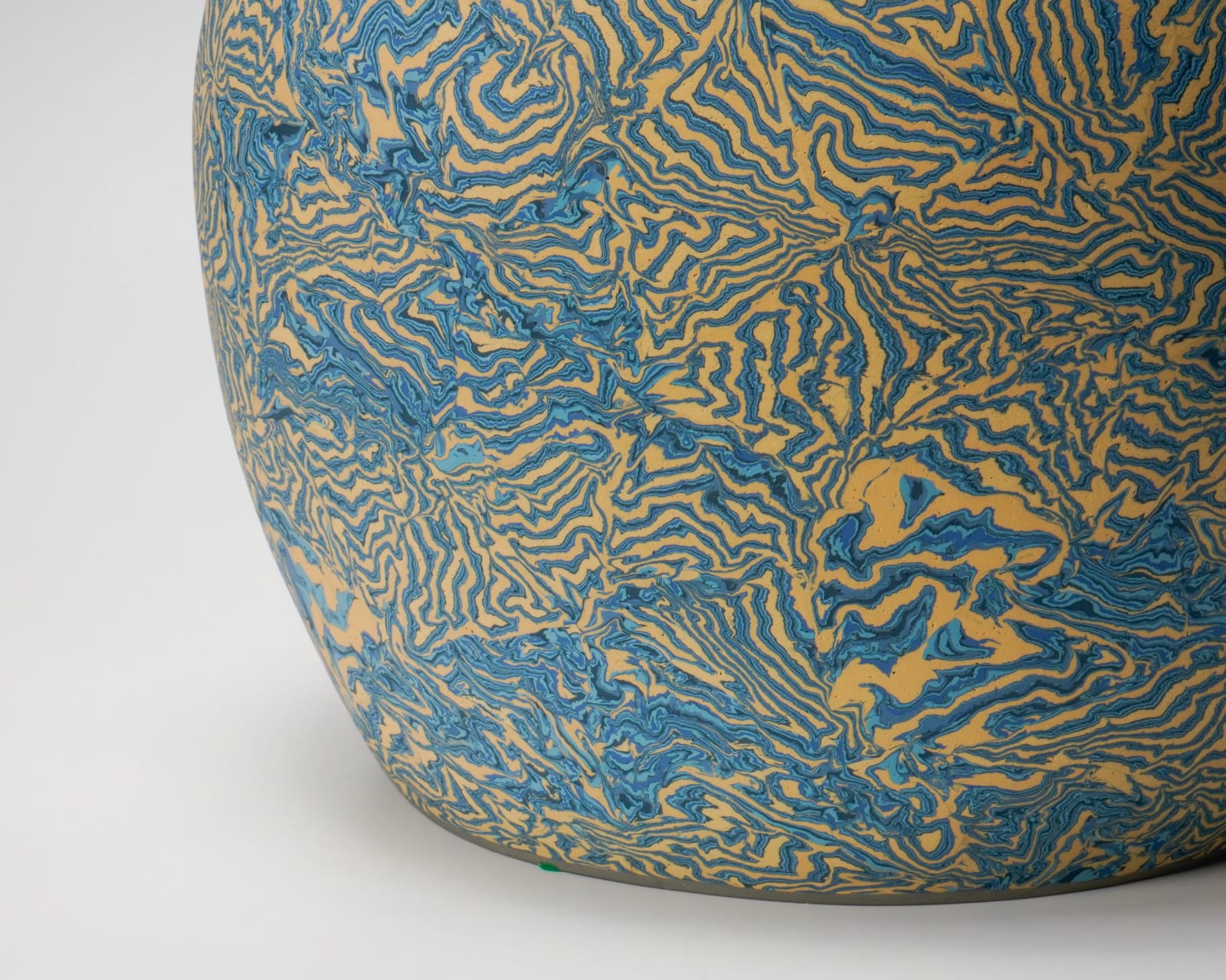 Matsui Kosei 松井康成, Jar with Marble Design 練上風白地壷, 1988