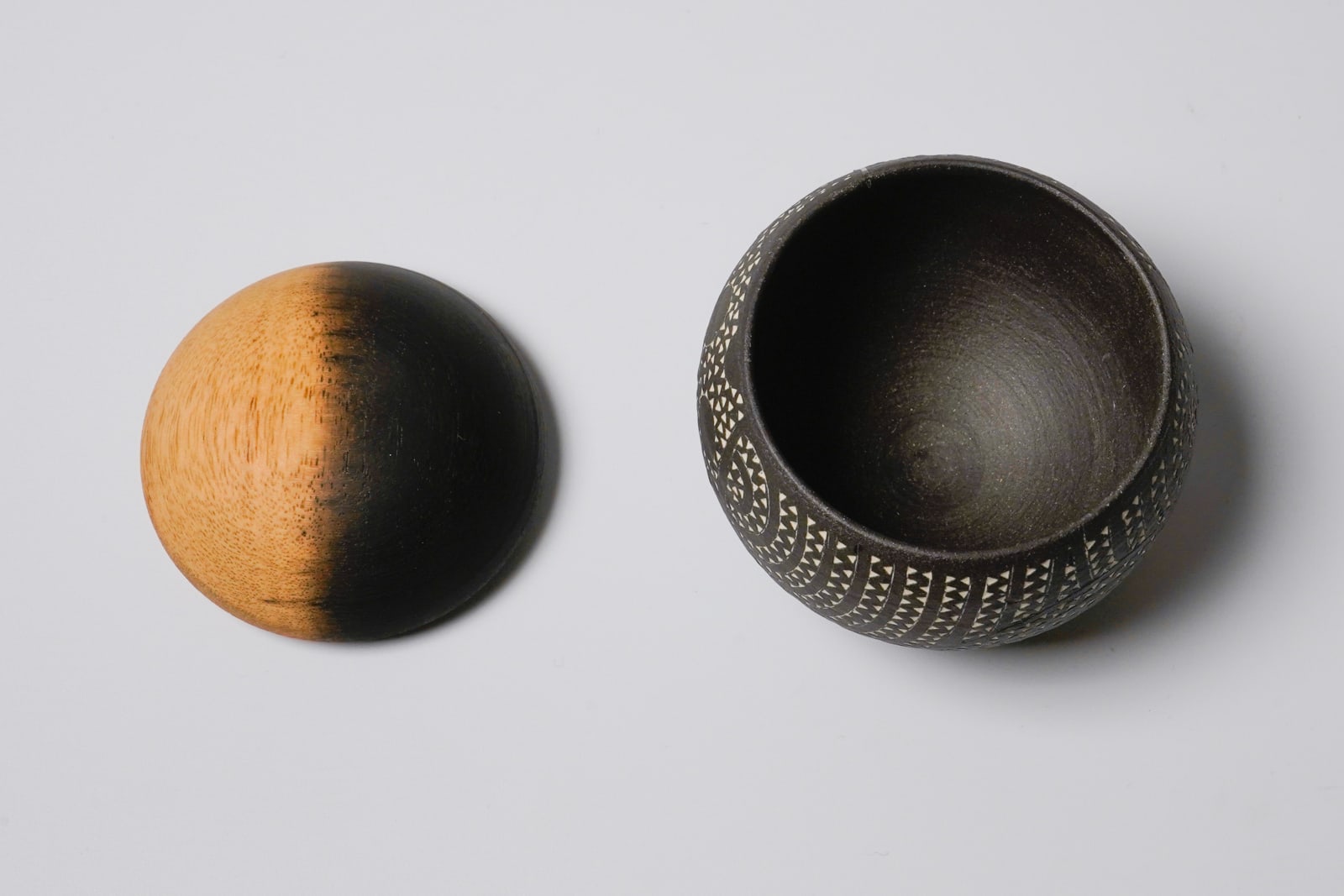 KITAMURA Junko 北村純子, Small Container with Natural Persimmon Wood LidNo.4 盒子