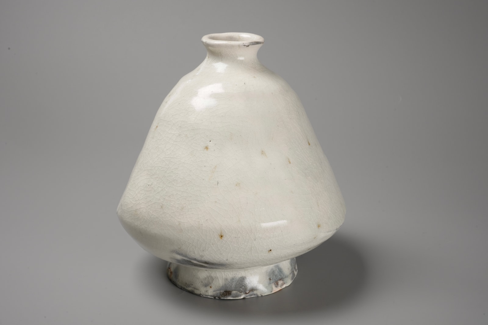 Kondo Seiko 近藤 精宏, Kohiki Jar with Transparent Glaze 粉引扁壺