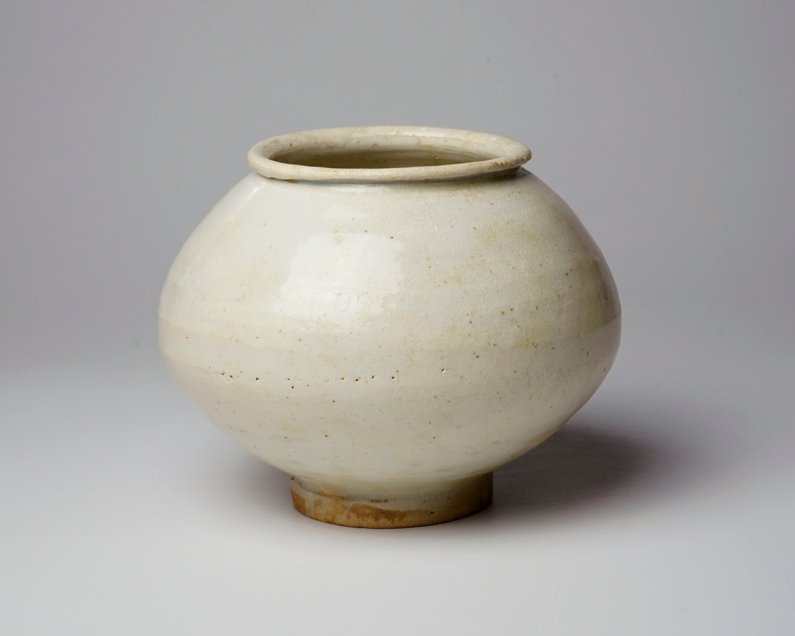 Korean Lee Dynasty White Glazed Jar 李朝白磁壺