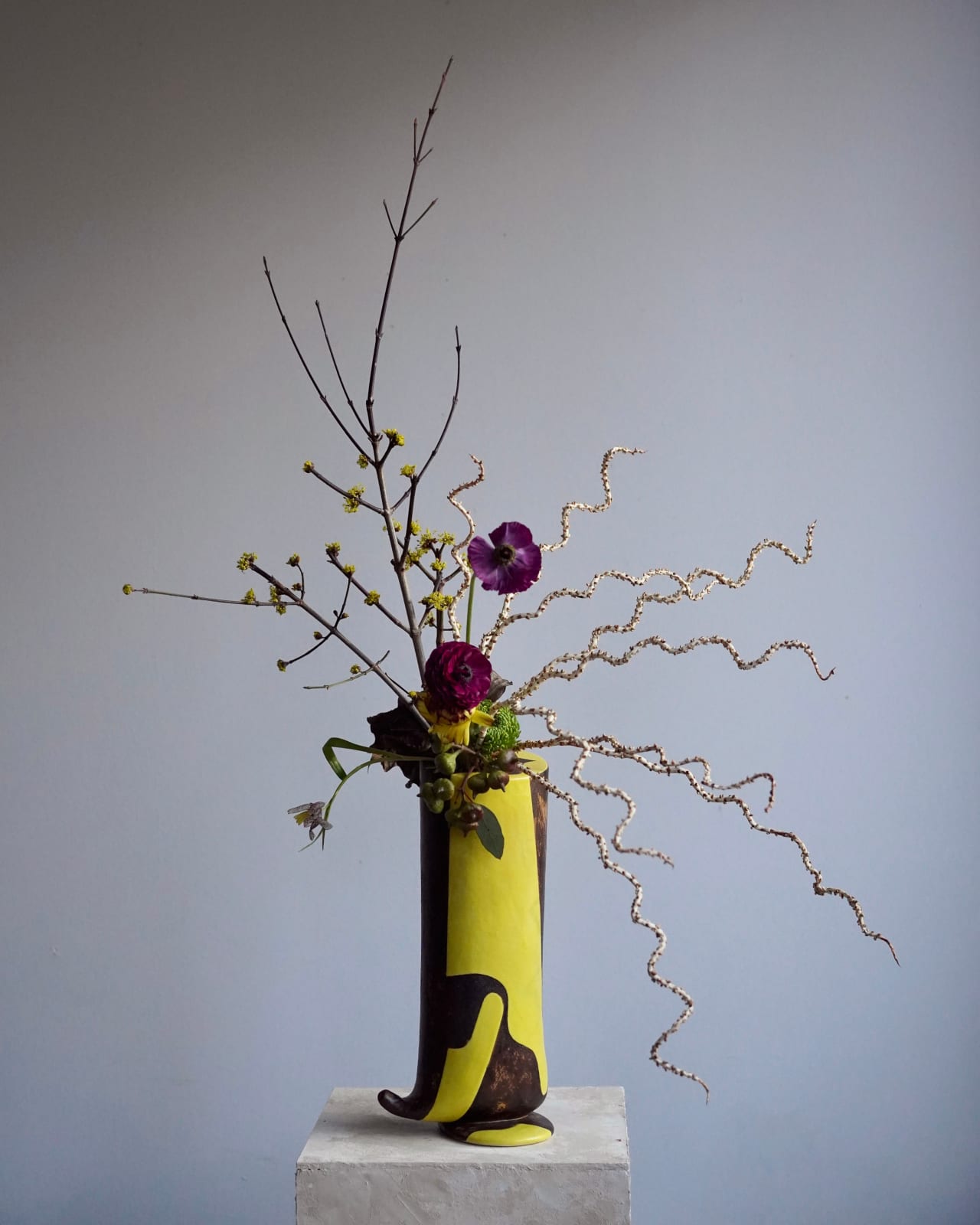 Yanagihara Mutsuo 柳原睦夫, Cylindrical boot-shaped vase with yellow oribe glaze キオリベ長筒花瓶, 1992