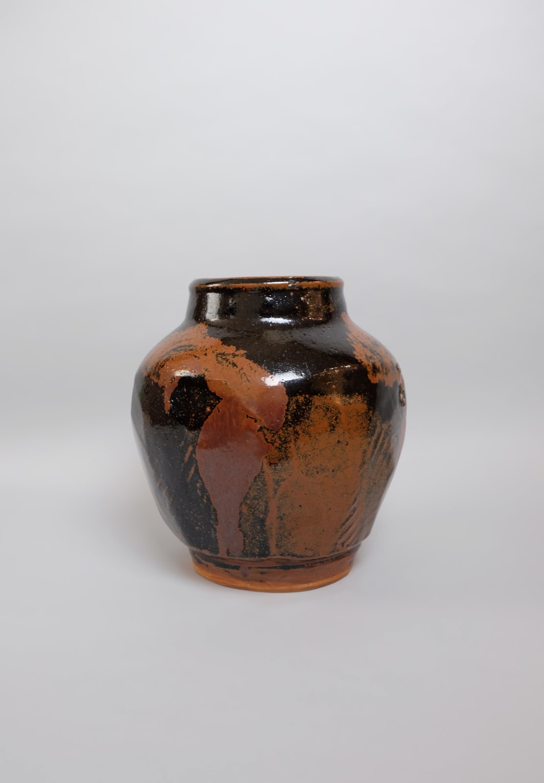Murata Gen 村田 元, Faceted Jar with a Black Slip Overglaze 黒釉銹文 面取壺, 1960s