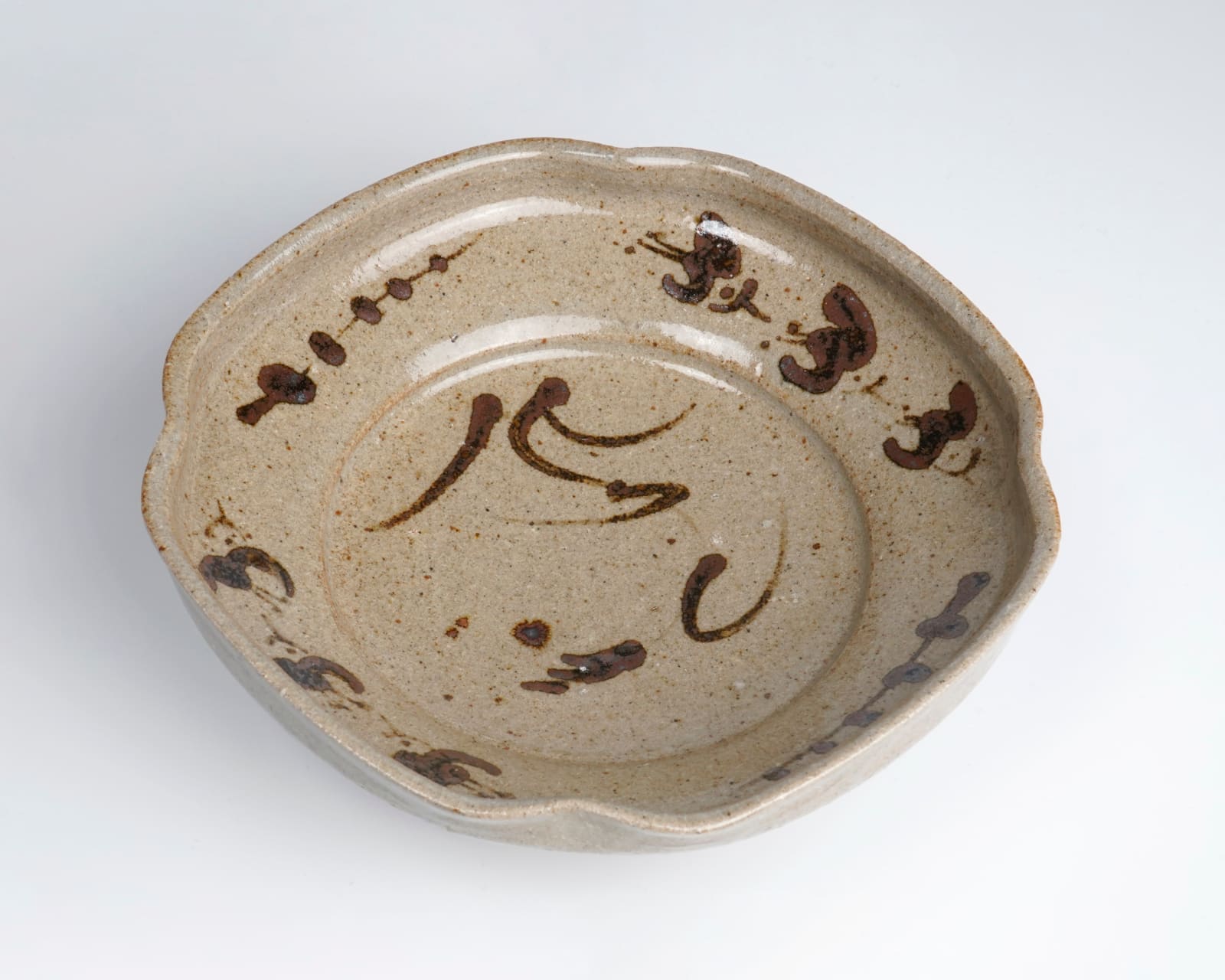 Nishioka Koju 西岡小十, Karatsu square plate with iron drawings 2 Kojiro Kiln 絵唐津四方変形皿: 小次郎窯