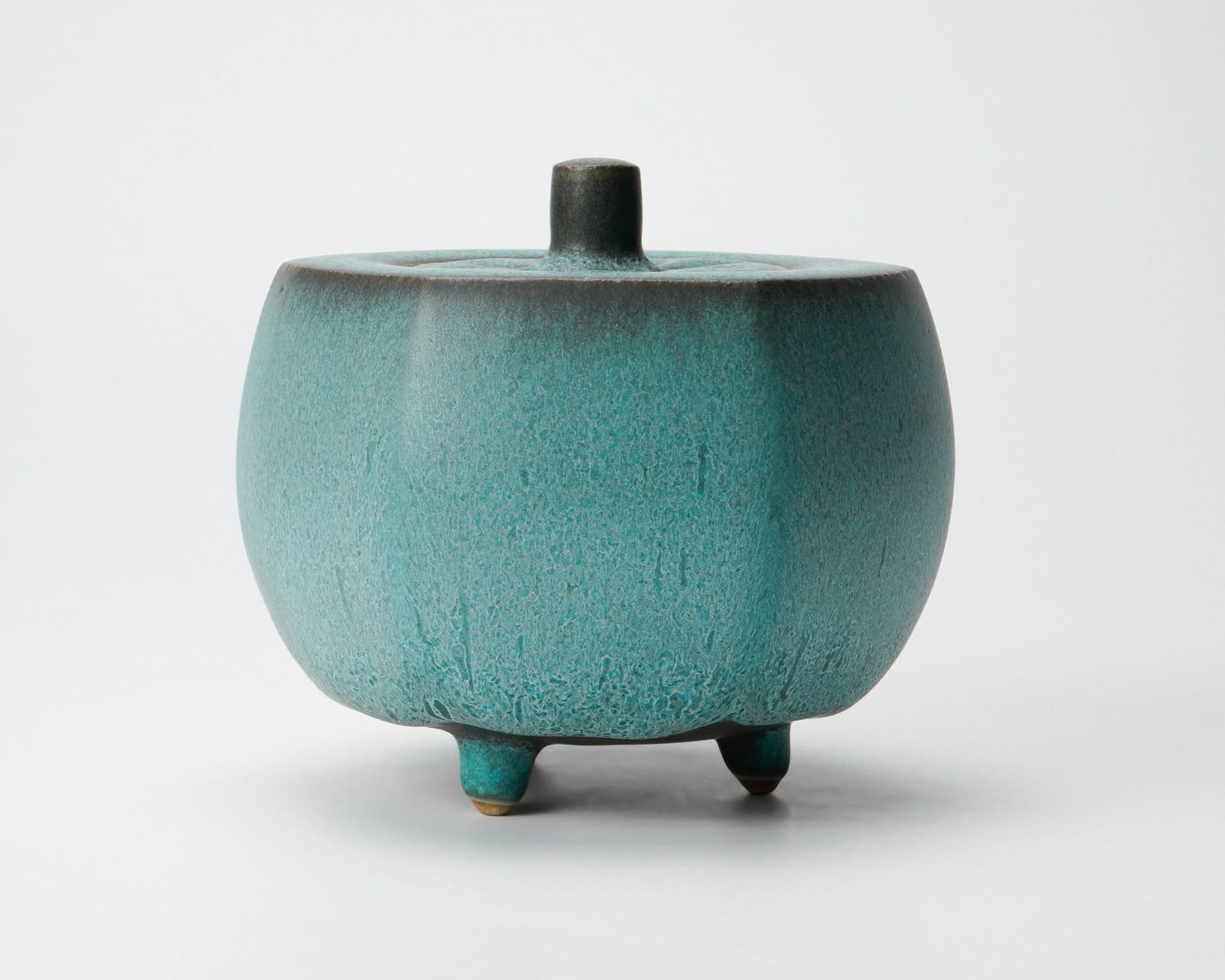 Miyashita Zenji 宮下善爾, Incense burner with green crystal glaze 緑晶釉六方香炉