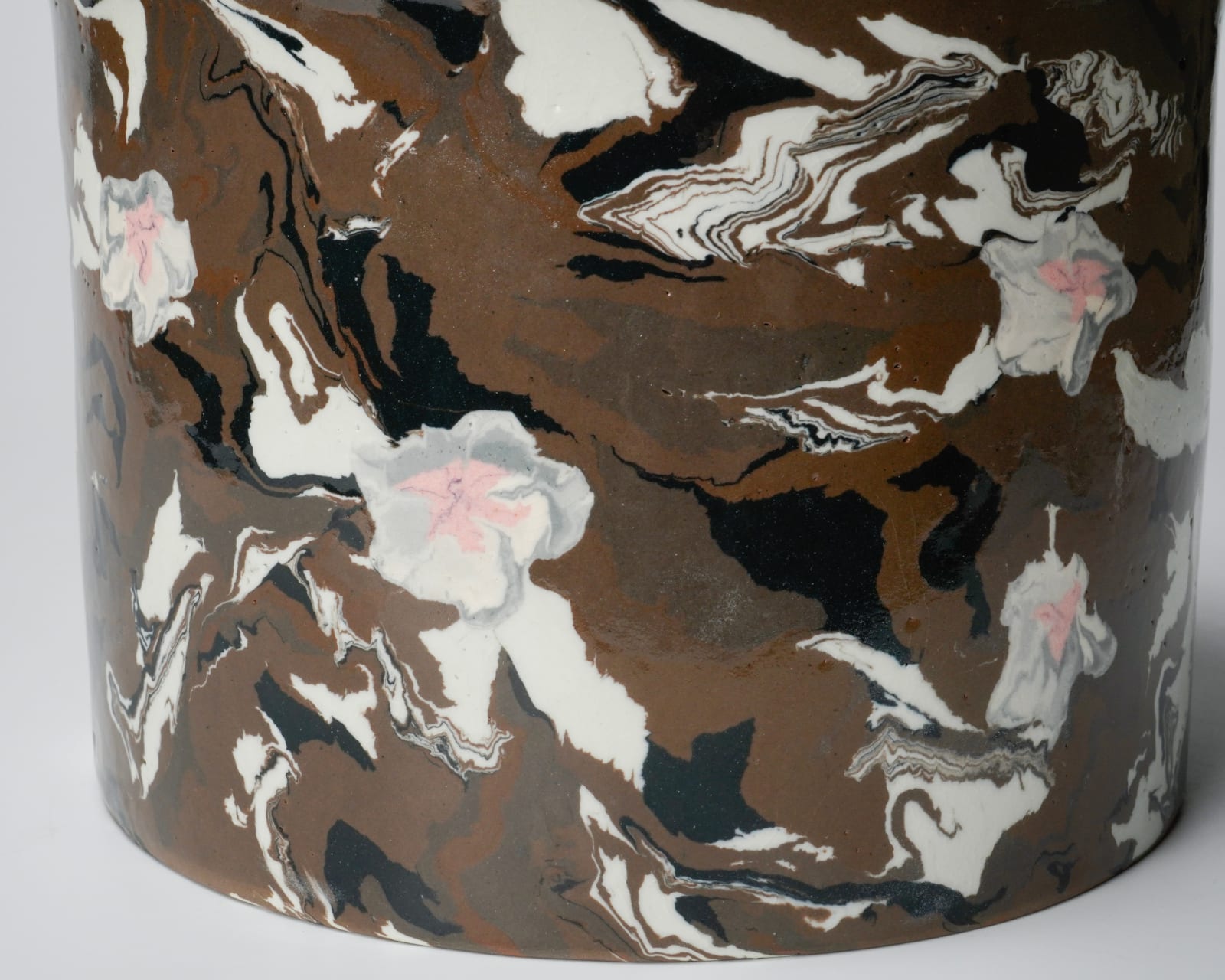 Matsui Kosei 松井康成, Neriage water jar 萃瓷練上水指, 1995