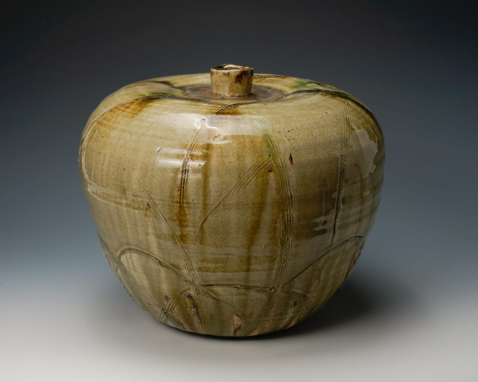 Tsuboshima Dohei 坪島 圡平, Large jar with ash glaze and comb-mark decoration, 1990's