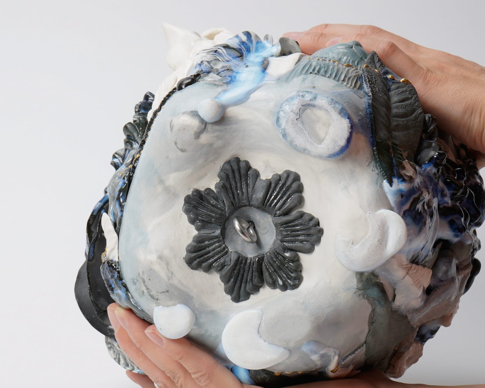 Oishi Sayaka 大石早矢香, Sensitive apple -black and white-, 2024