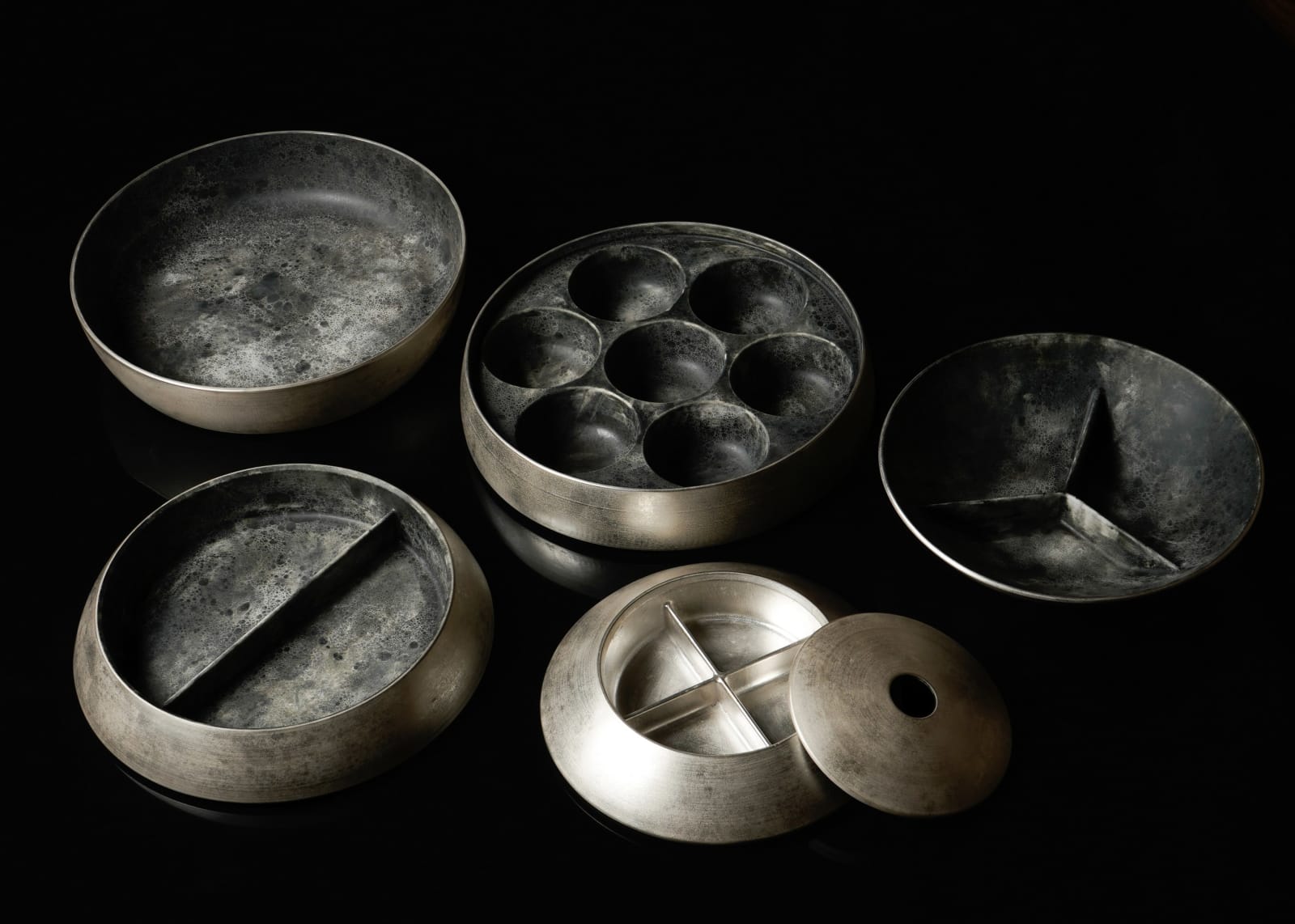 Terauchi Shinji 寺内信二, Five-tiered moon shaped box with silver 本銀彩 Moon Surface 珠型五段重, 2024