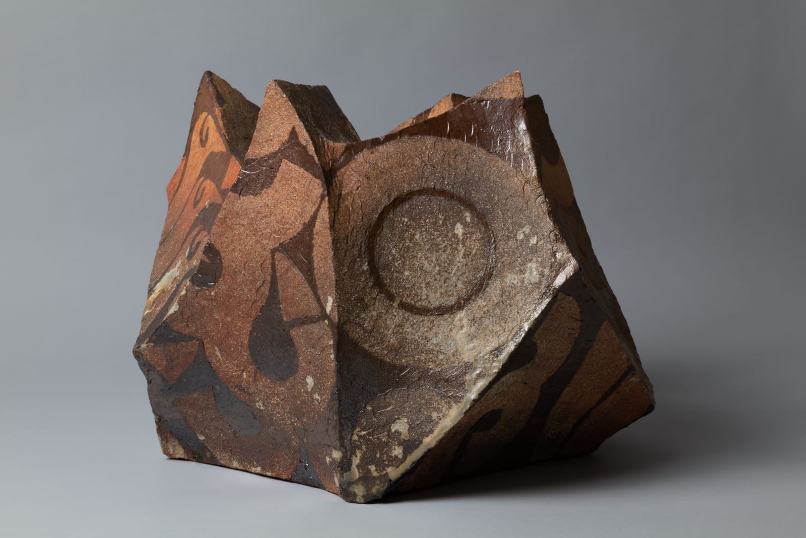 Takauchi Shugo 髙內秀剛, Faceted Vase With Inlaid Arabesque Pattern 象嵌唐草文面取壺, 1986