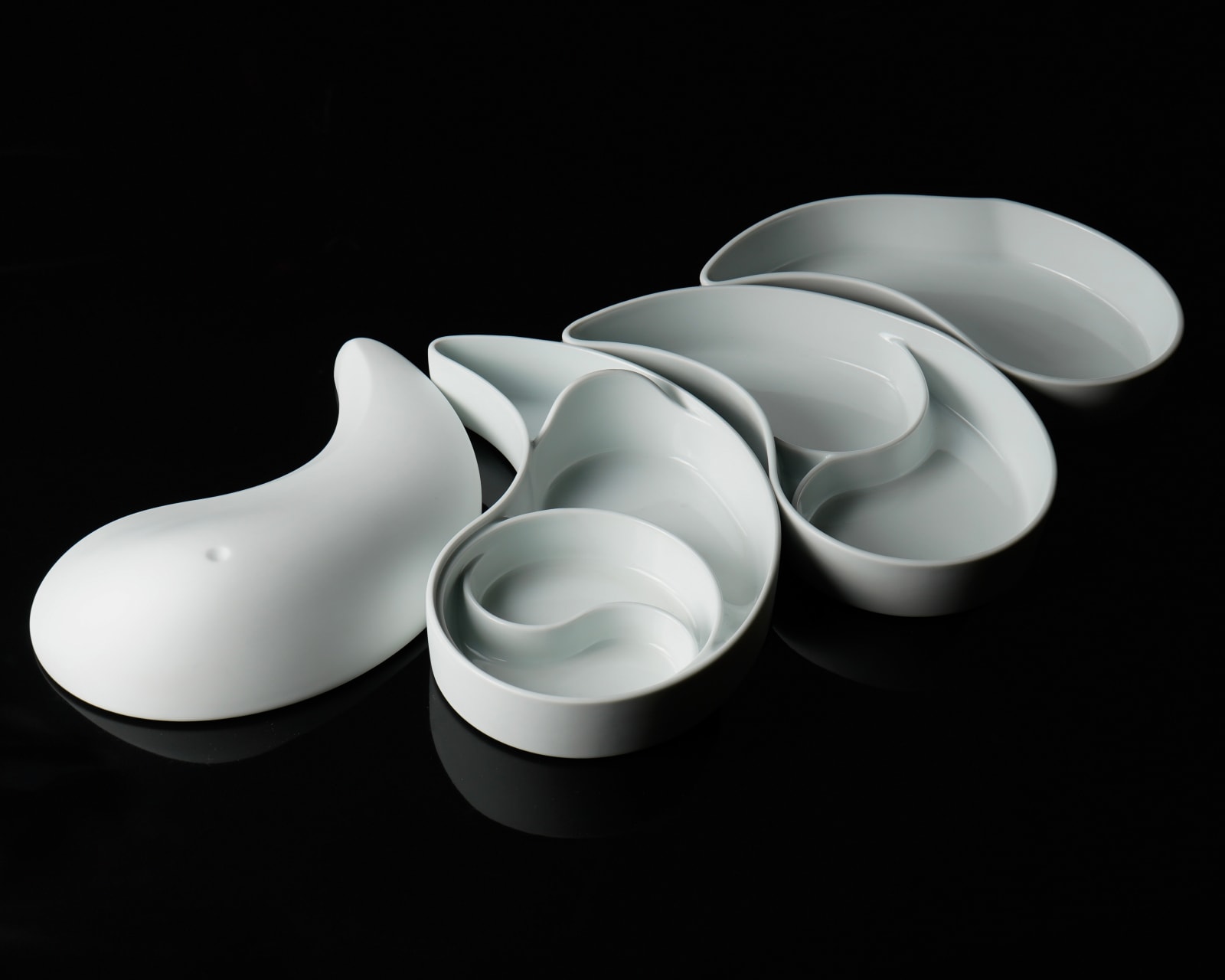 Terauchi Shinji 寺内信二, Moon-scape box (White) Yin and yang, 白磁ブラスト令和神饌重, 2024