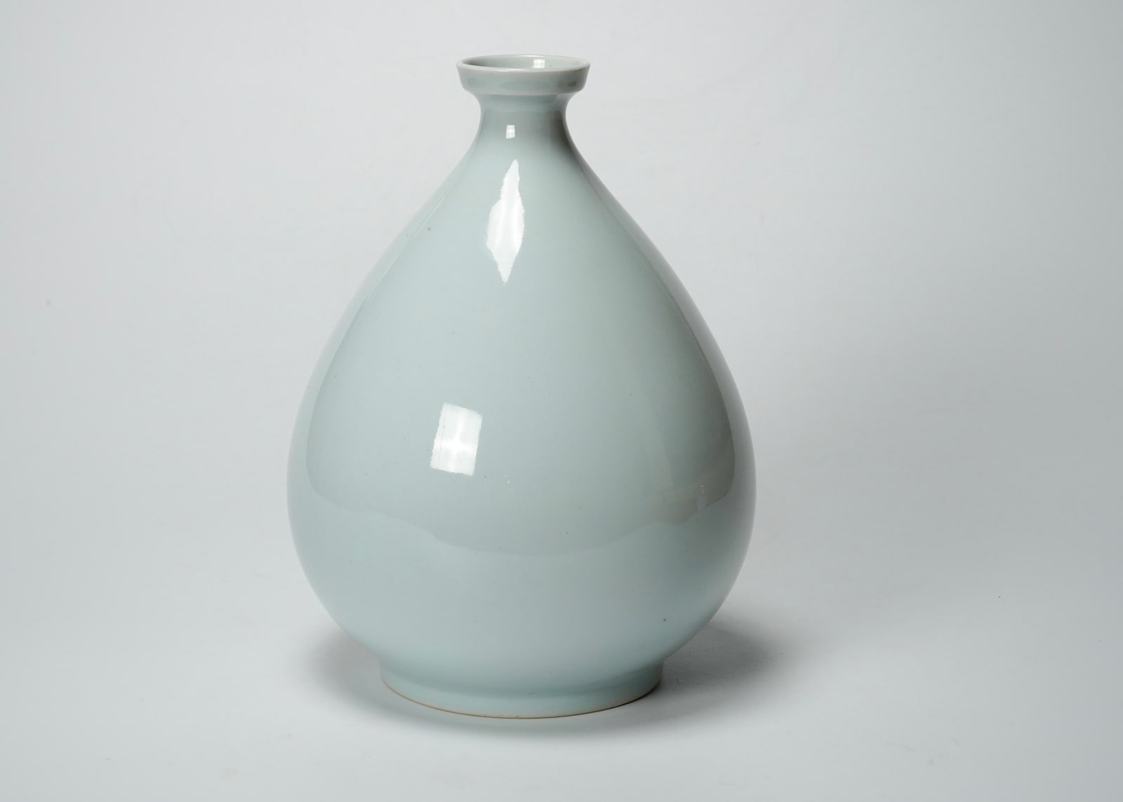 安東五　　白磁　染付花器 Ahn Dong-Oh 안동오 (An Togo 安東五), Flower Vase 白磁瑠璃