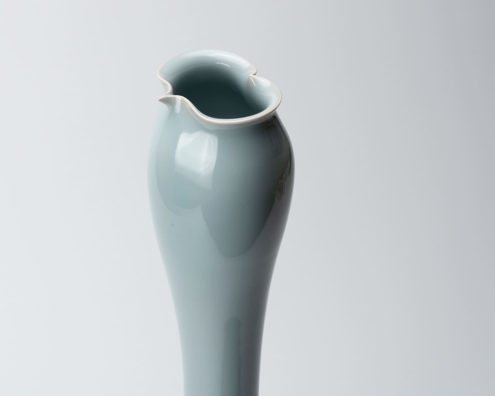 Kawase Shinobu 川瀬 忍, Celadon flower vase