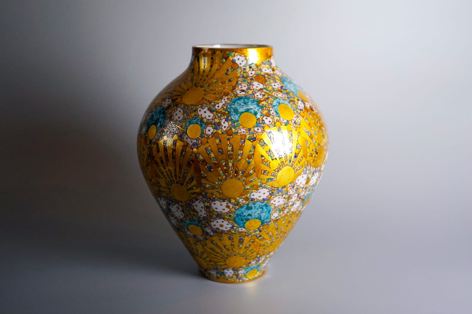 Suzuki Hideaki 鈴木秀昭, Gold Luster Jar 色絵金彩光輝, 2021