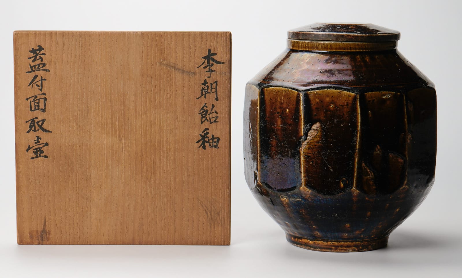 Faceted jar with lid, Joseon (Lee) dynasty
