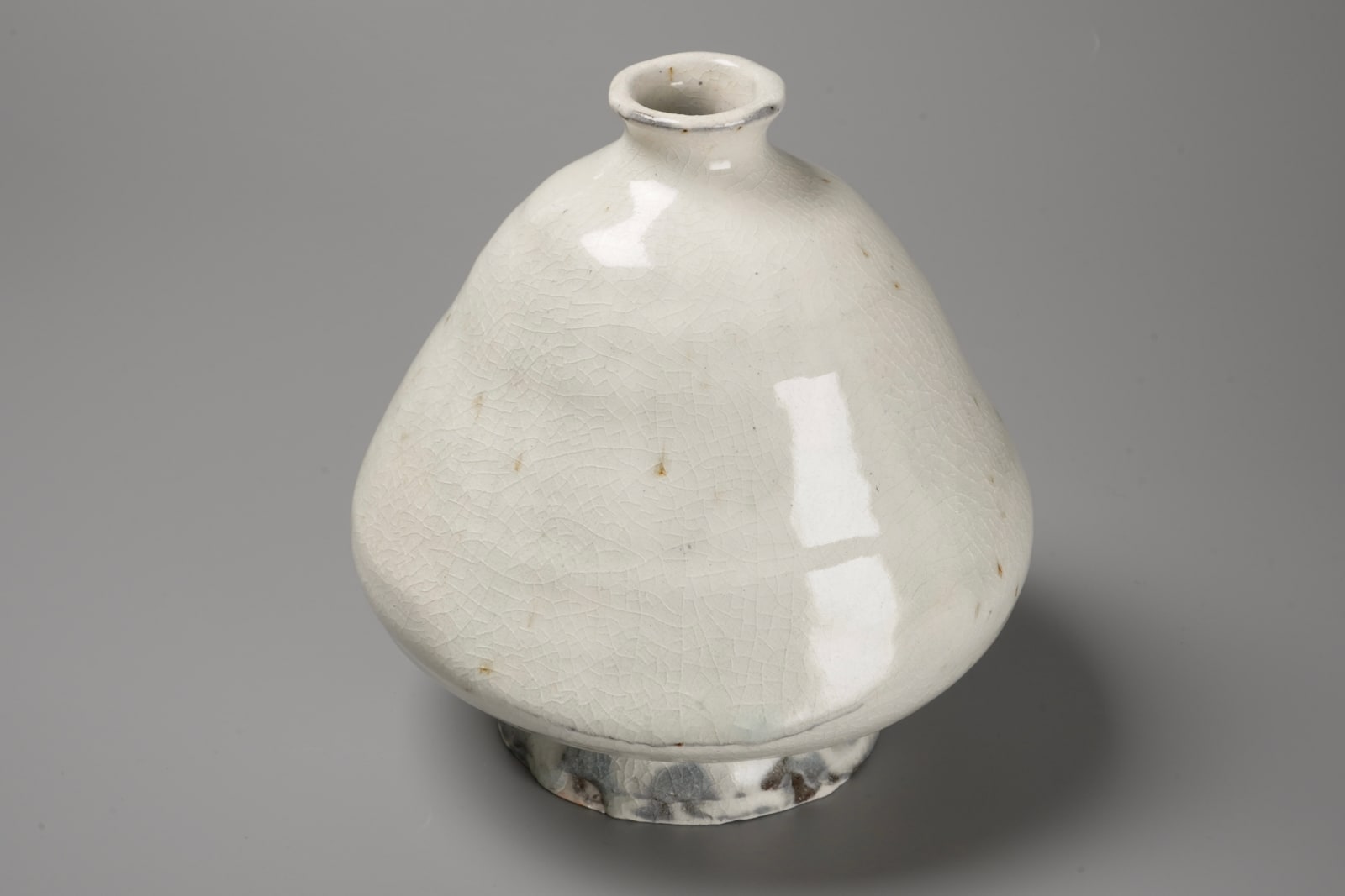 Kondo Seiko 近藤 精宏, Kohiki Jar with Transparent Glaze 粉引扁壺
