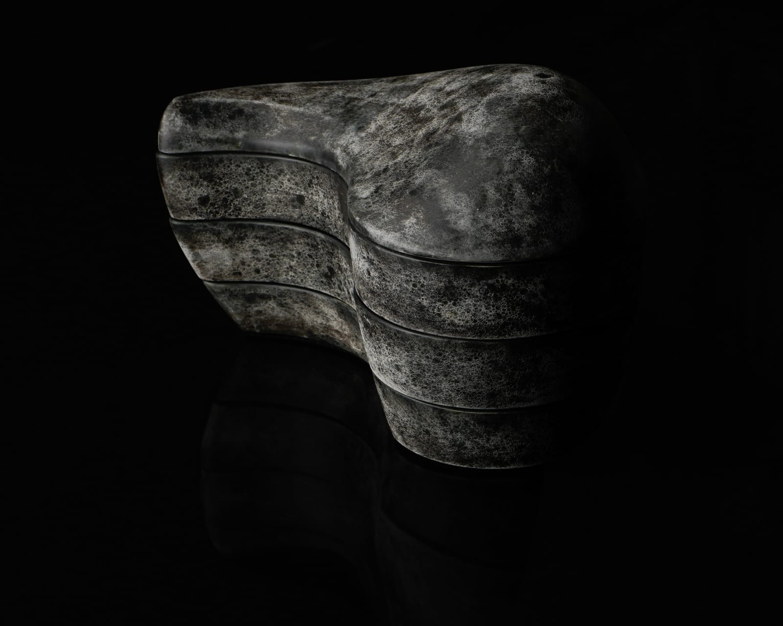 Terauchi Shinji 寺内信二, Moon-scape box (Black)Yin and yang 令和神饌重, 2024