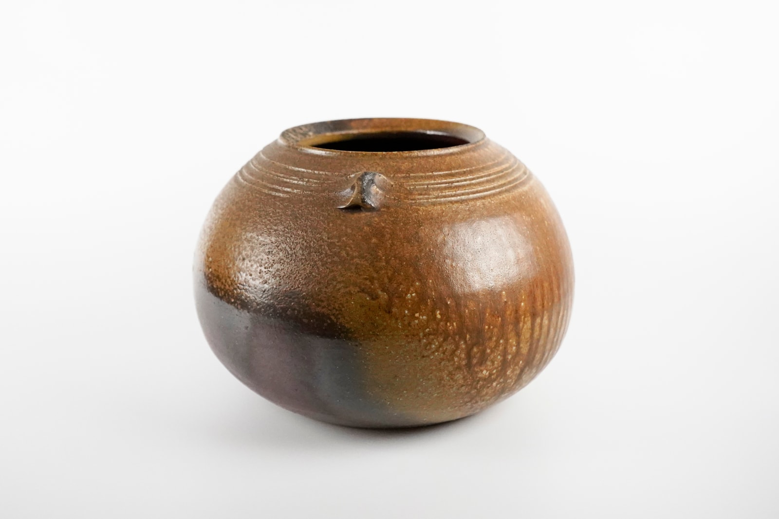 Fujiwara Yu 藤原雄, Bizen Jar With Ears 備前擂座線文壺