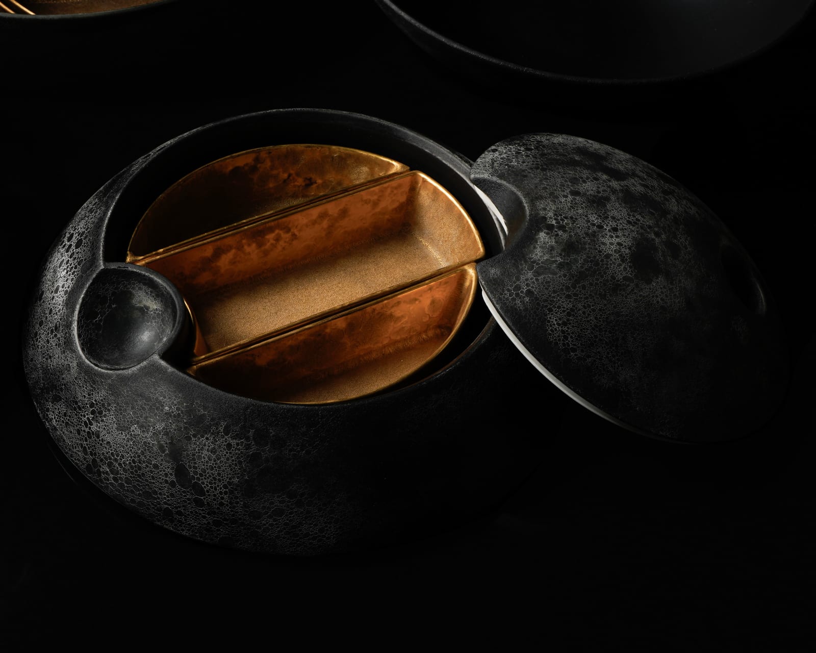 Terauchi Shinji 寺内信二, Four-tiered moon shaped box, Moon-scape 松竹梅 珠型四段重, 2024