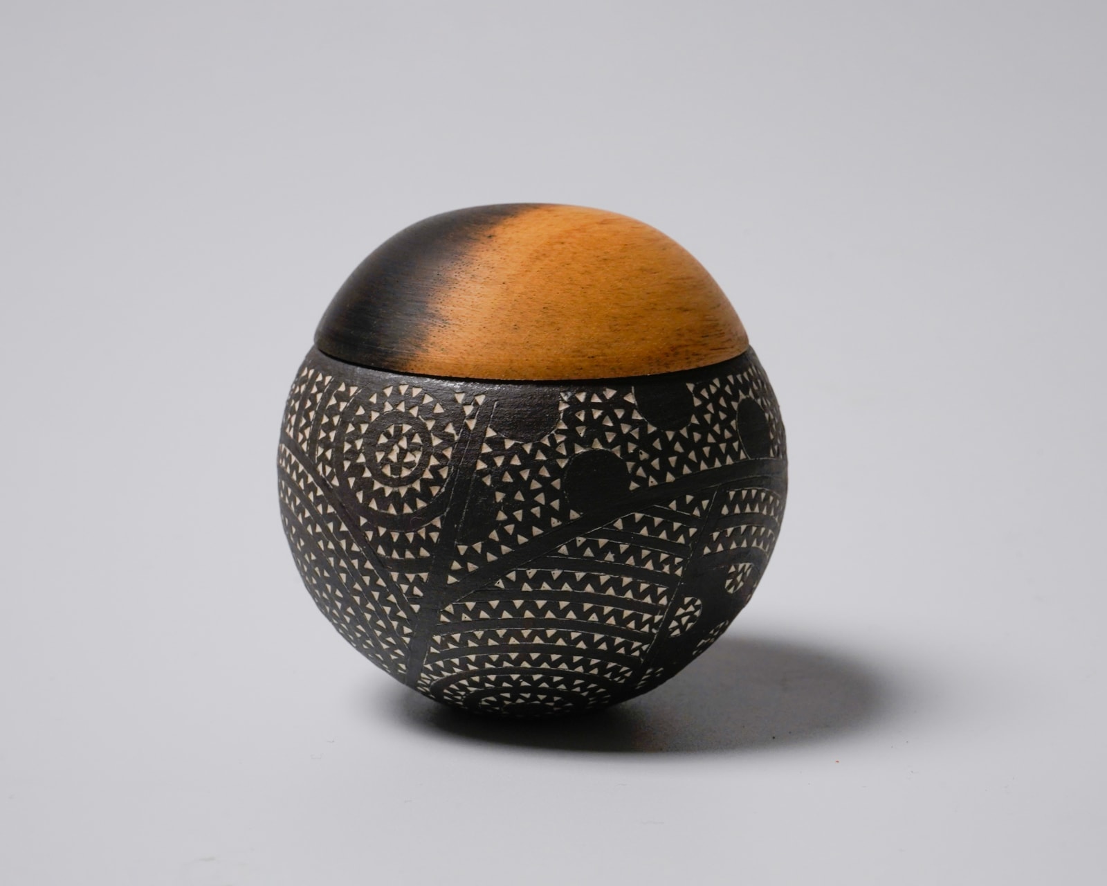 KITAMURA Junko 北村純子, Small Container with Natural Persimmon Wood LidNo.4 盒子
