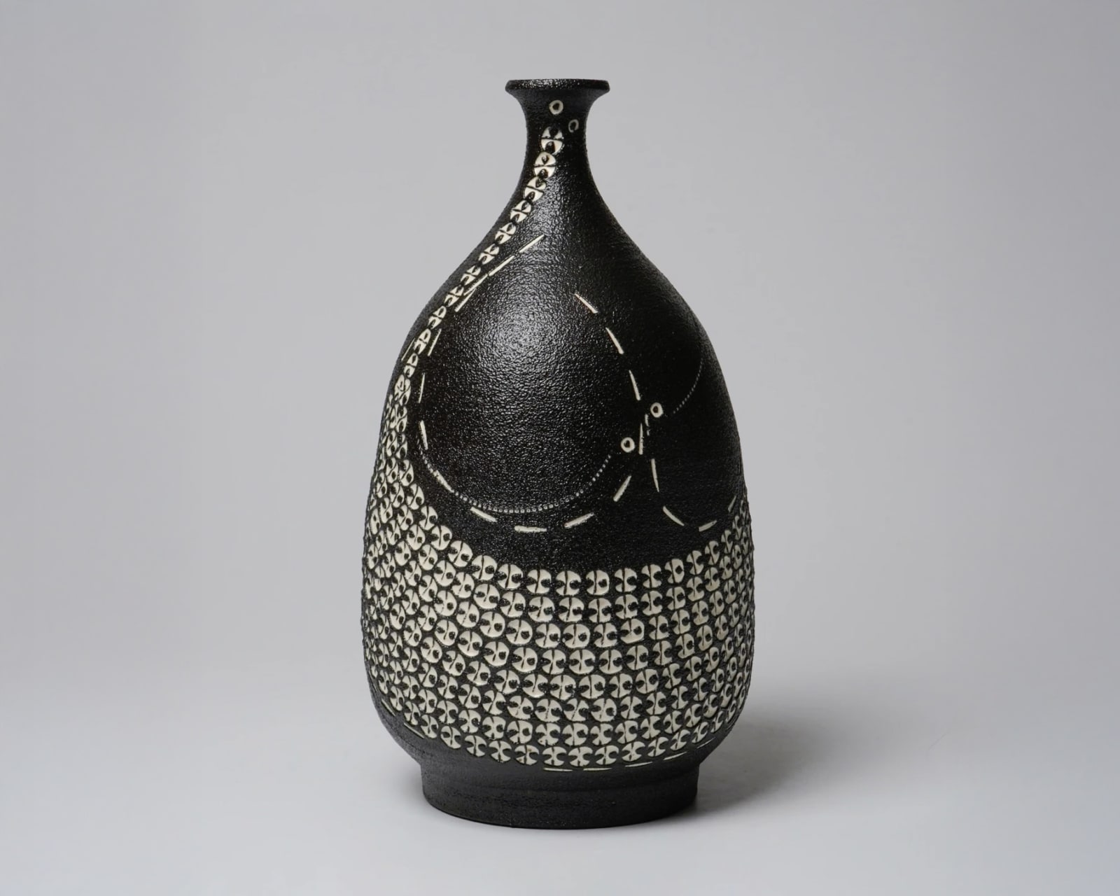Kondo Yutaka 近藤豊, Flower Vase with Slip Stencil