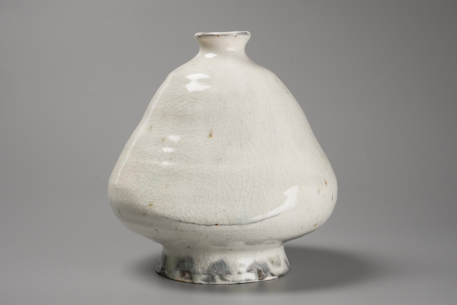 Kondo Seiko 近藤 精宏, Kohiki Jar with Transparent Glaze 粉引扁壺