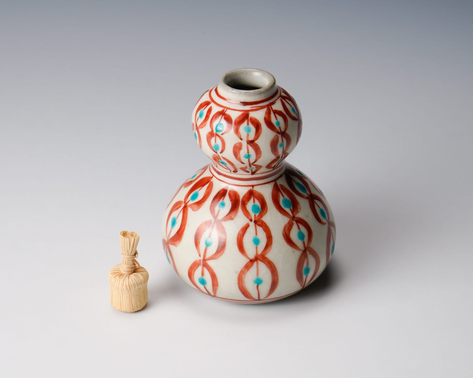 Hara Kiyoshi 原 清, Gourd shaped bottle with Aka-e decoration
