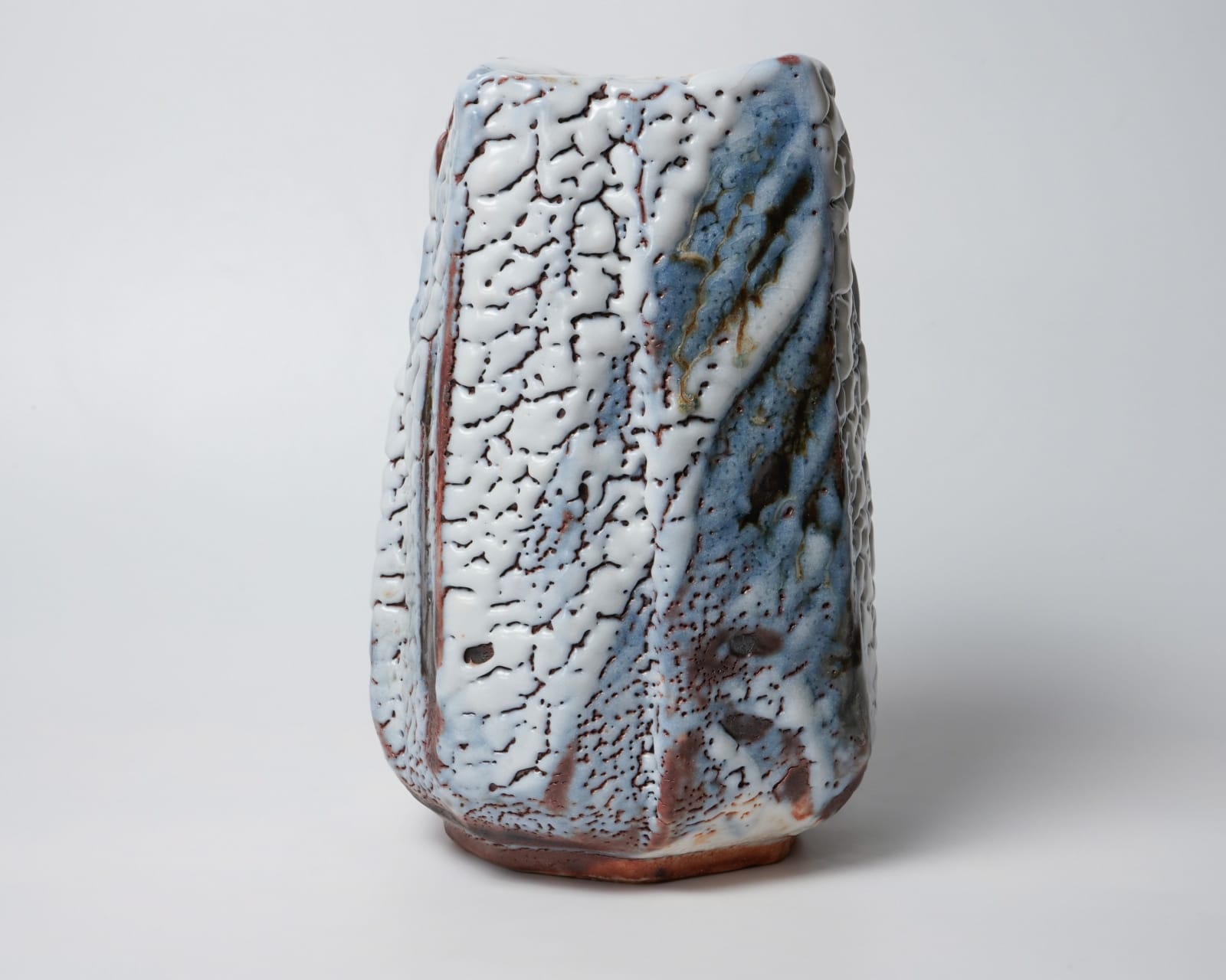 KATO Toyohisa 加藤土代久, Gray Shino Flower Vase 鼠志野花入