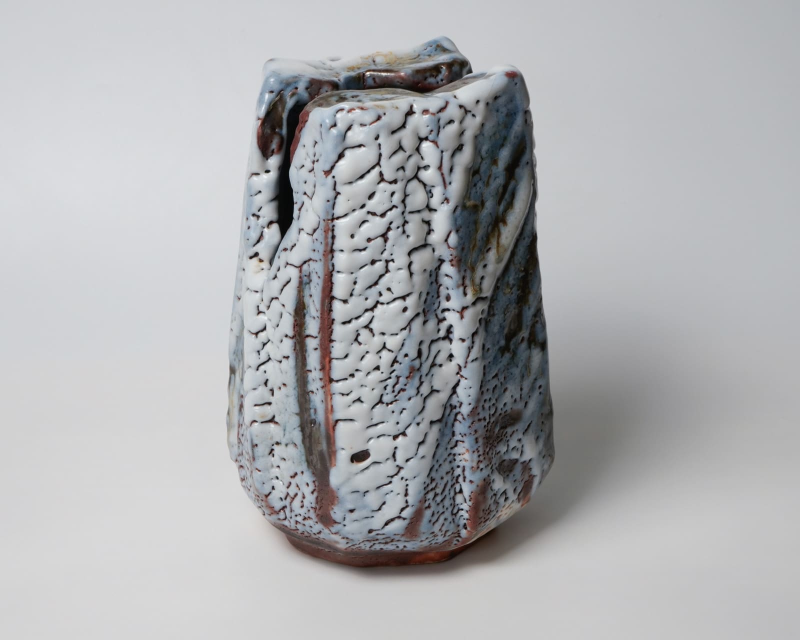KATO Toyohisa 加藤土代久, Gray Shino Flower Vase 鼠志野花入
