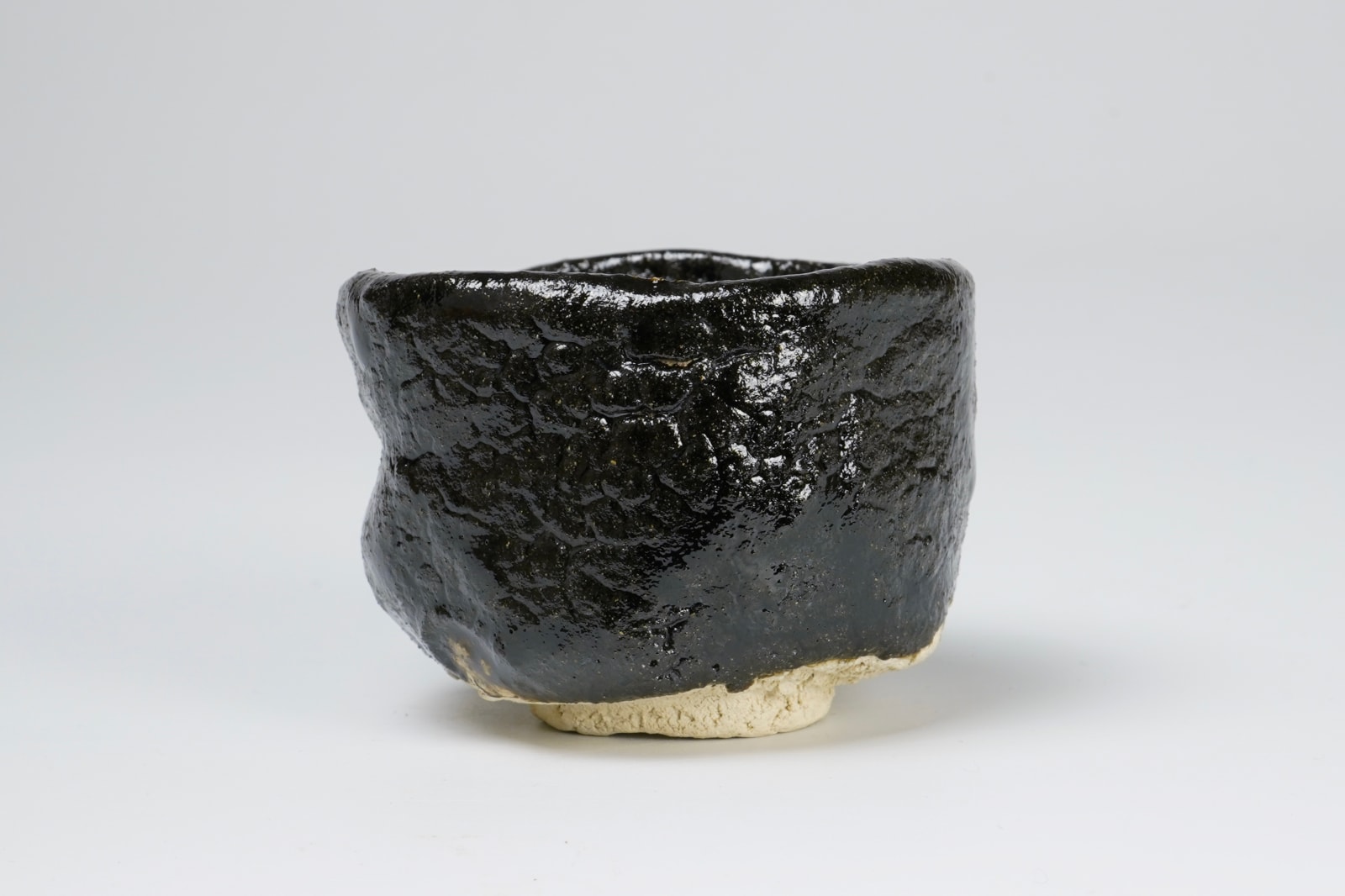 Nishioka Yu 西岡悠, Black Iron Glazed Guinomi 引出黒ぐい呑み