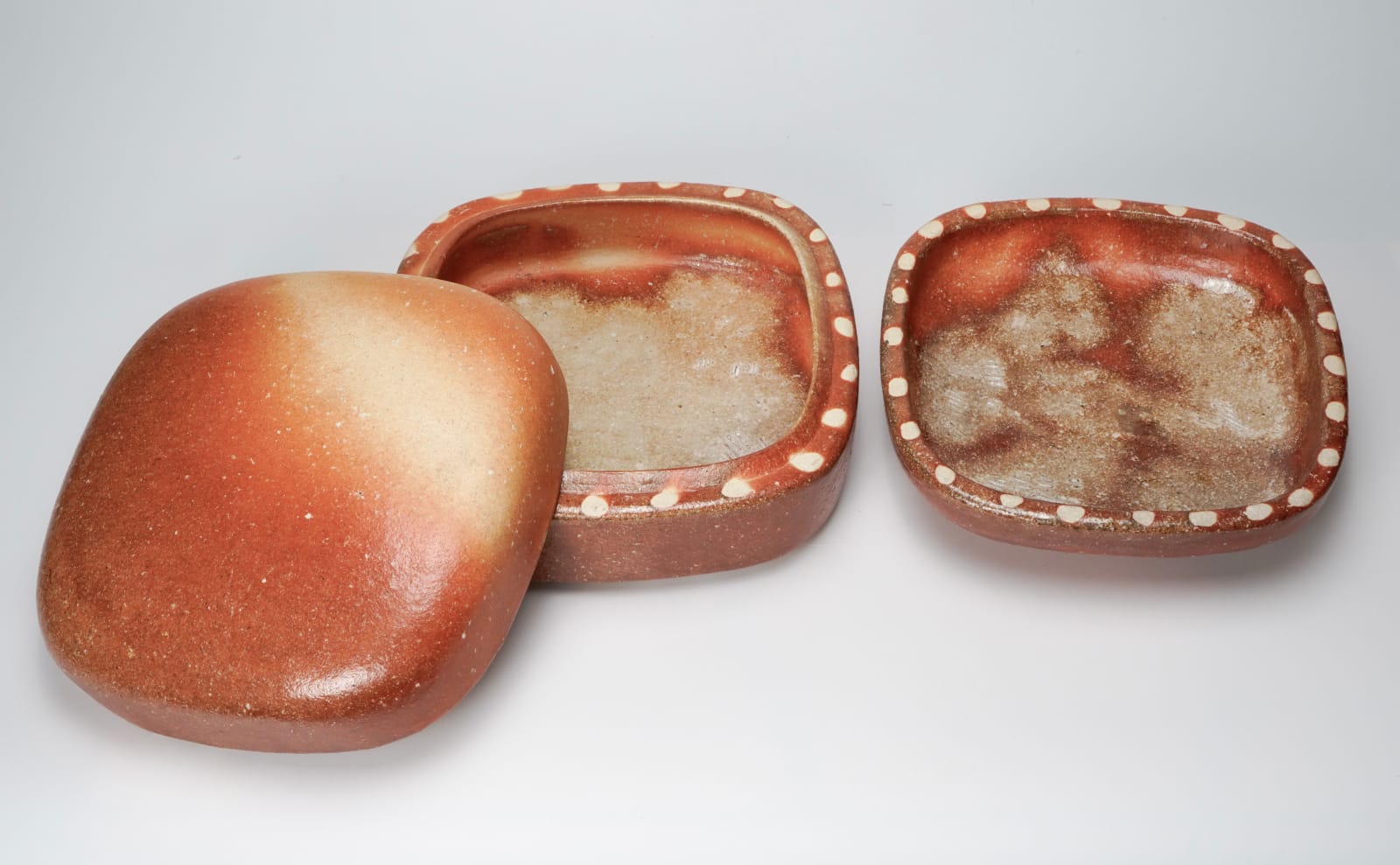 Hasu Yoshitaka 蓮善隆, Tiered ash glazed box