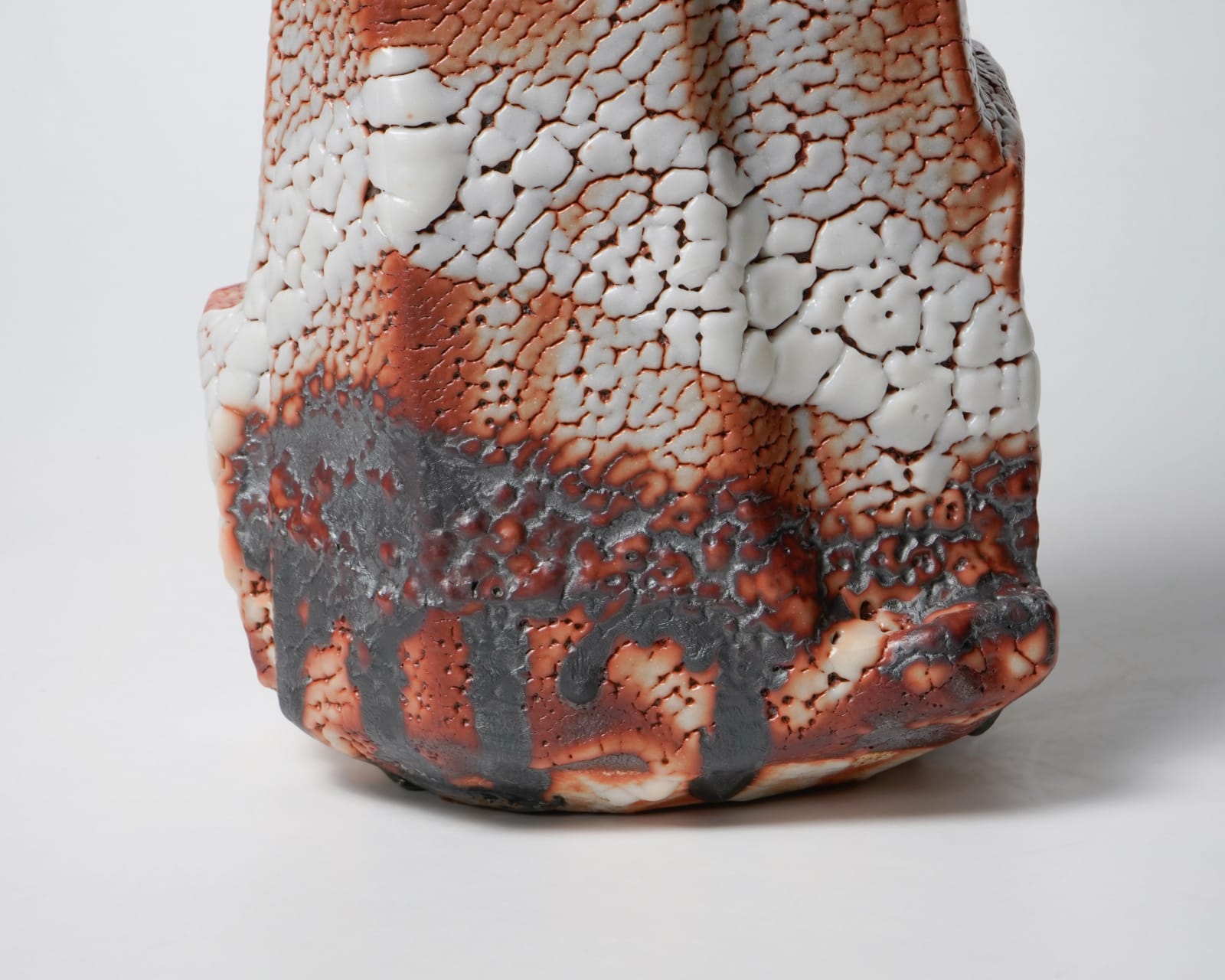 Hayashi Shotaro 林正太郎, Red Shino faceted flower vase