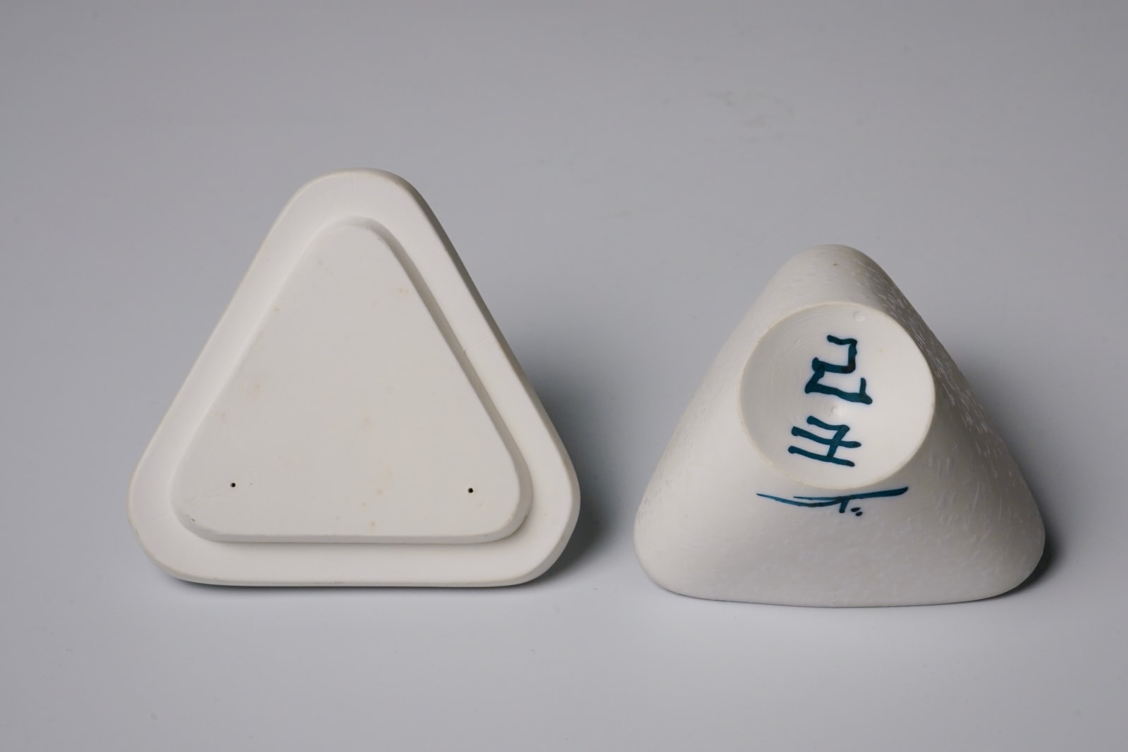 Nagae Shigekazu 長江重和, Shape of earth: Ox zodiac incense box