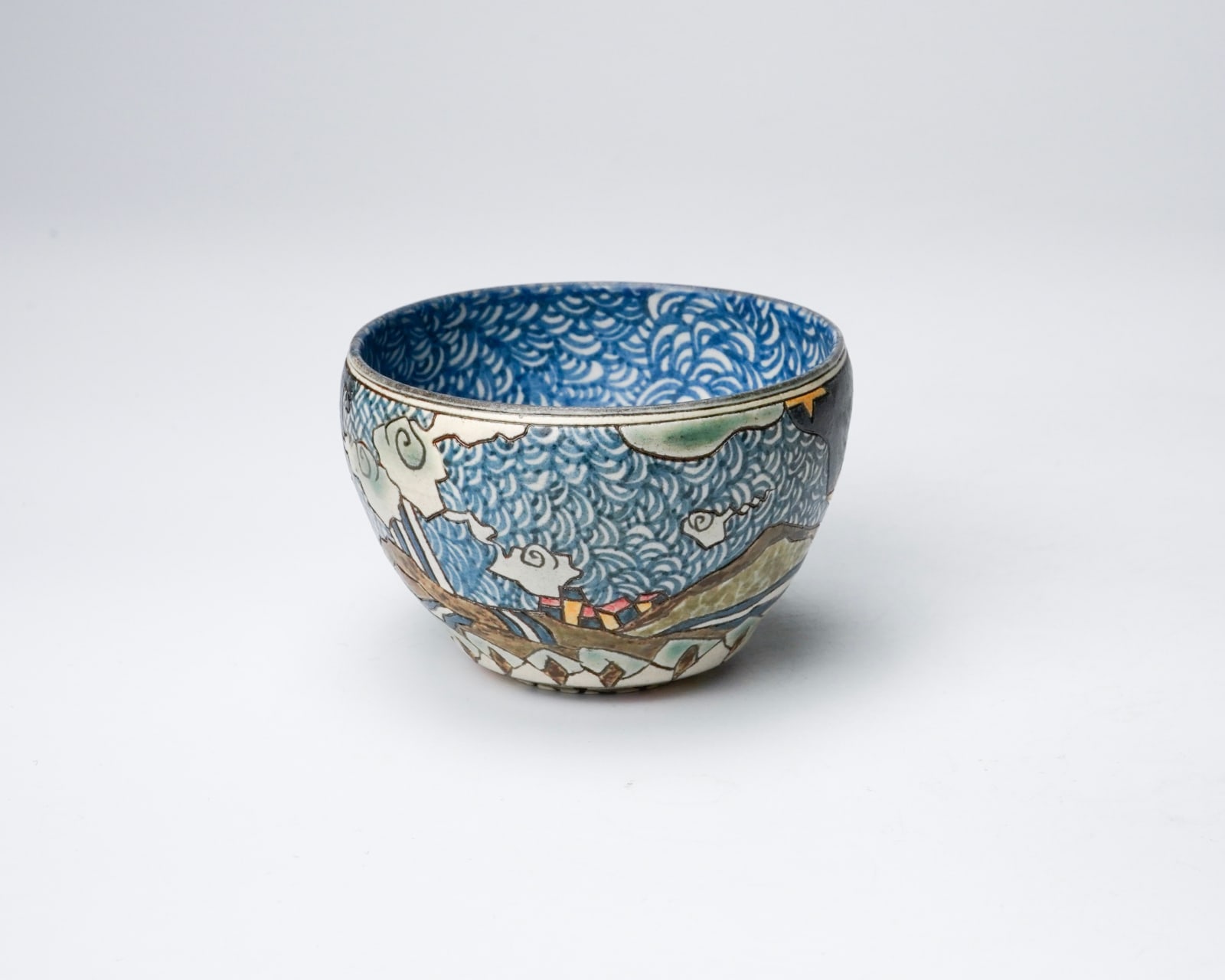 KOMAGO Tetsutarou 小孫哲太郎, No.8 Polychrome Guinomi with Carved Turtle Designs 線彫色絵亀紋ぐい呑, 2023