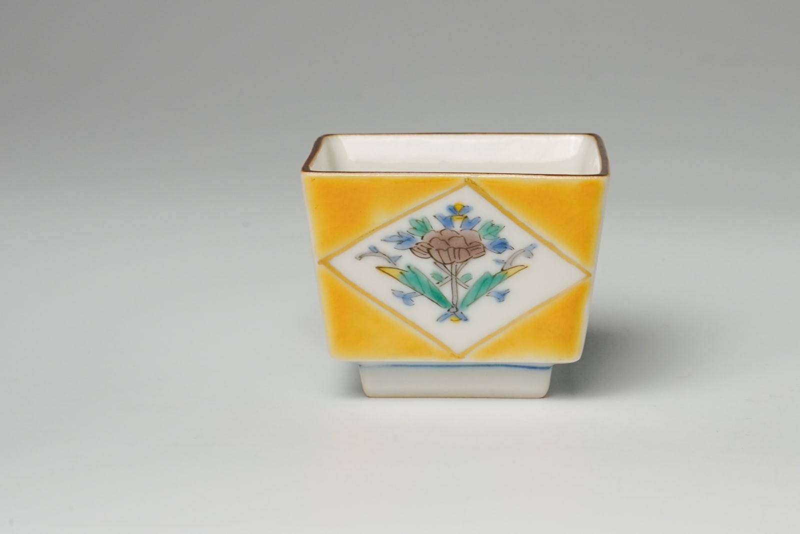 Tamura Keisei 田村敬星, Sake cup with Horse Motif & Microcalligraphy