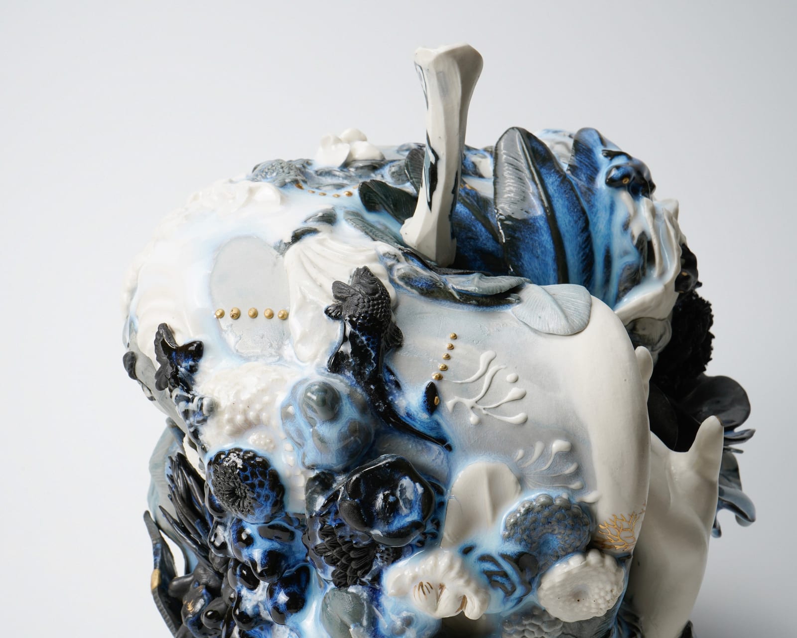 Oishi Sayaka 大石早矢香, Sensitive apple -black and white-, 2024