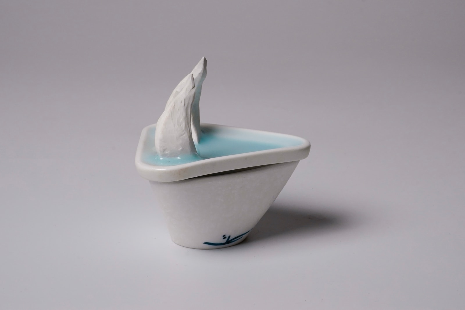 Nagae Shigekazu 長江重和, Shape of earth: Ox zodiac incense box