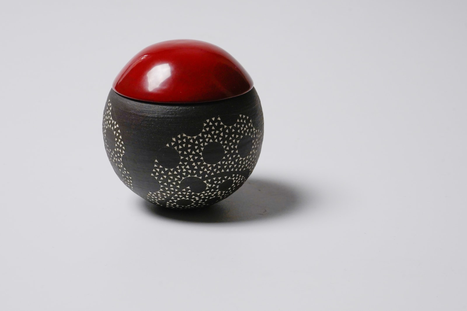 KITAMURA Junko 北村純子, Small Container with Lacquer No.2 盒子