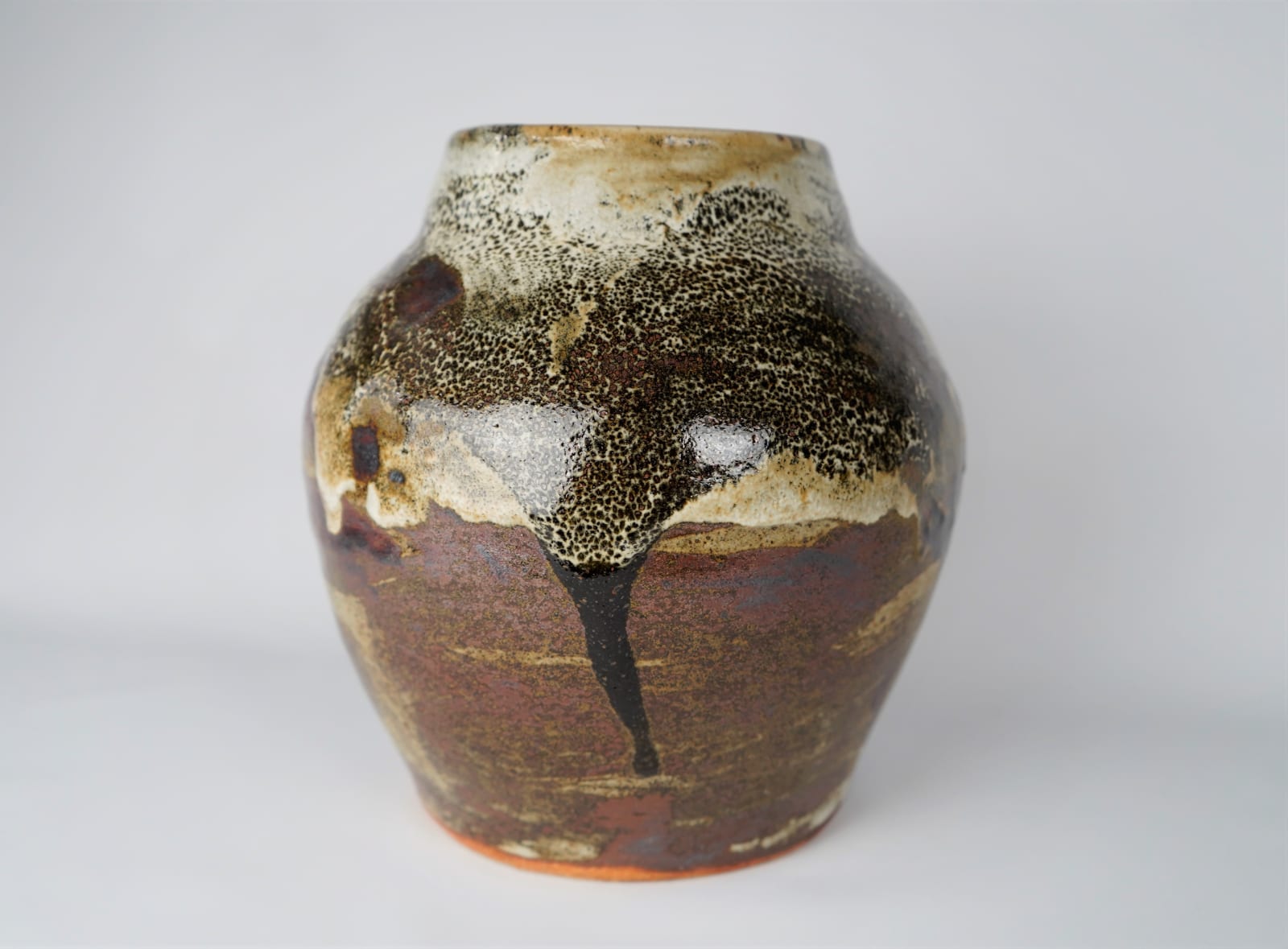 Murata Gen 村田 元, Jar, Black Iron on Rice Husk Glaze 糠白釉鉄砂黒文壺