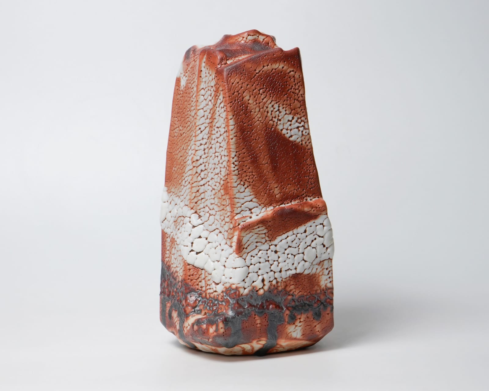 Hayashi Shotaro 林正太郎, Red Shino faceted flower vase