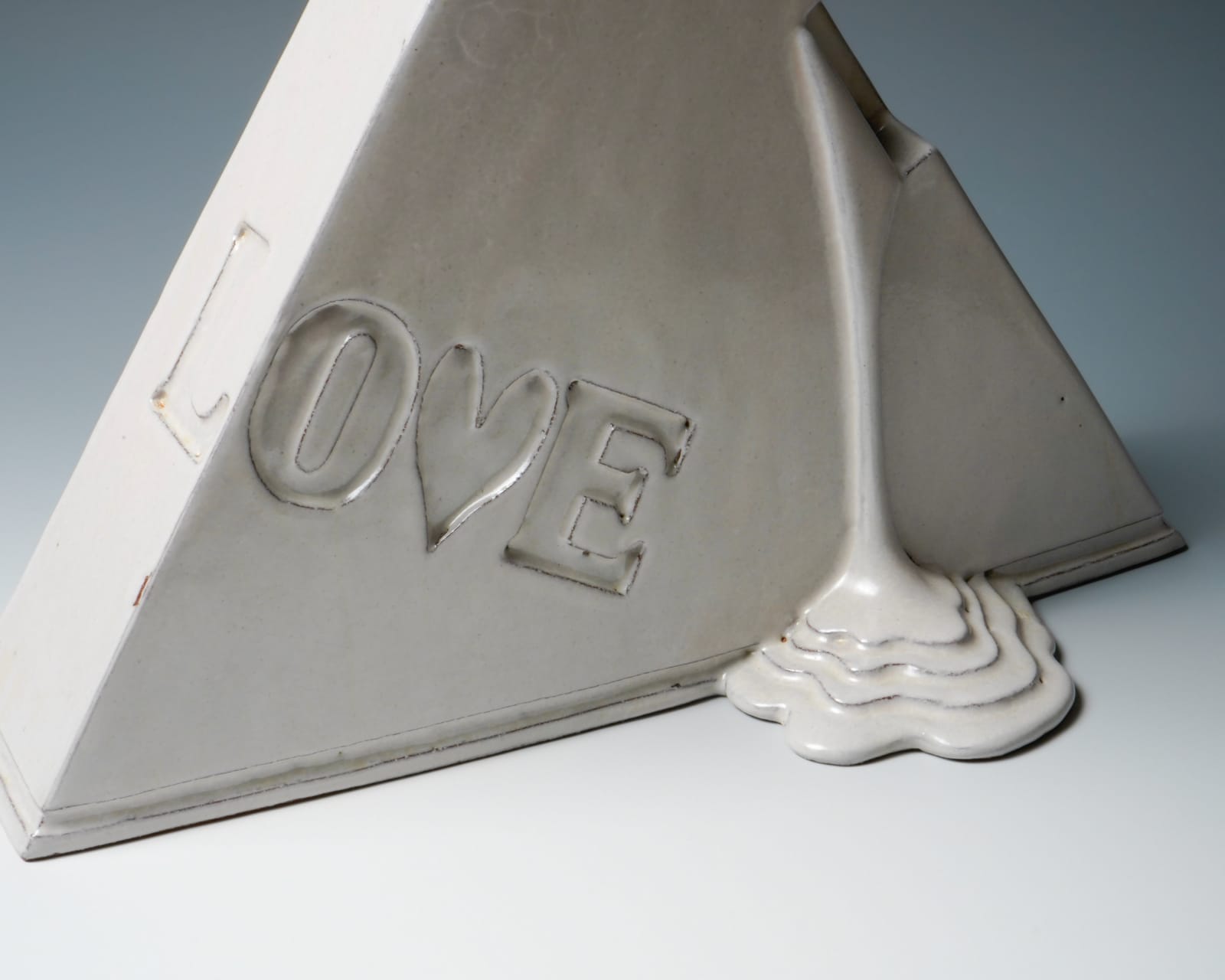 Miwa Ryosaku 三輪龍作, Hagi White Glazed Sculpture "LOVE" (Triangle), 1993